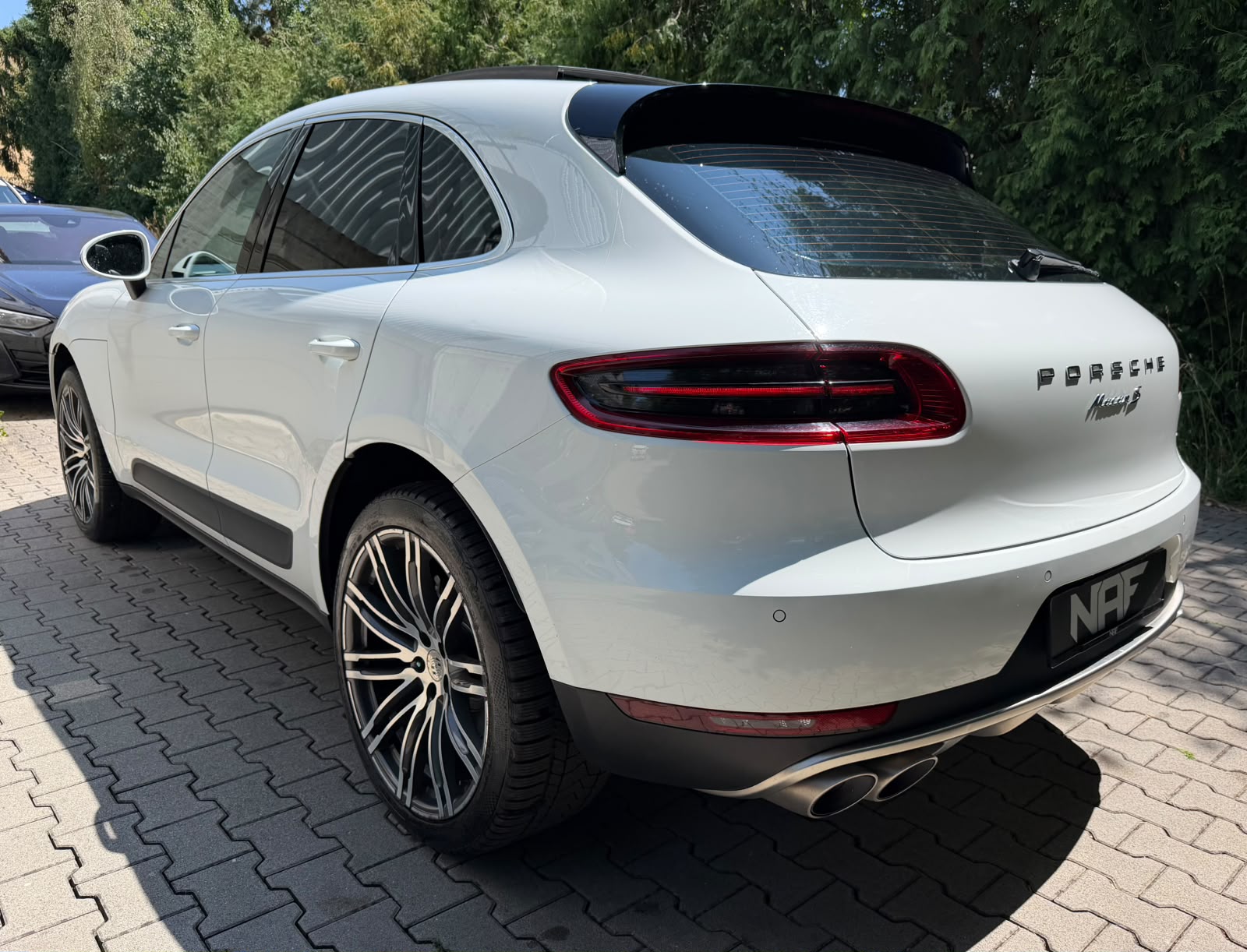 PORSCHE Macan S Diesel PDK-showroom-element-2