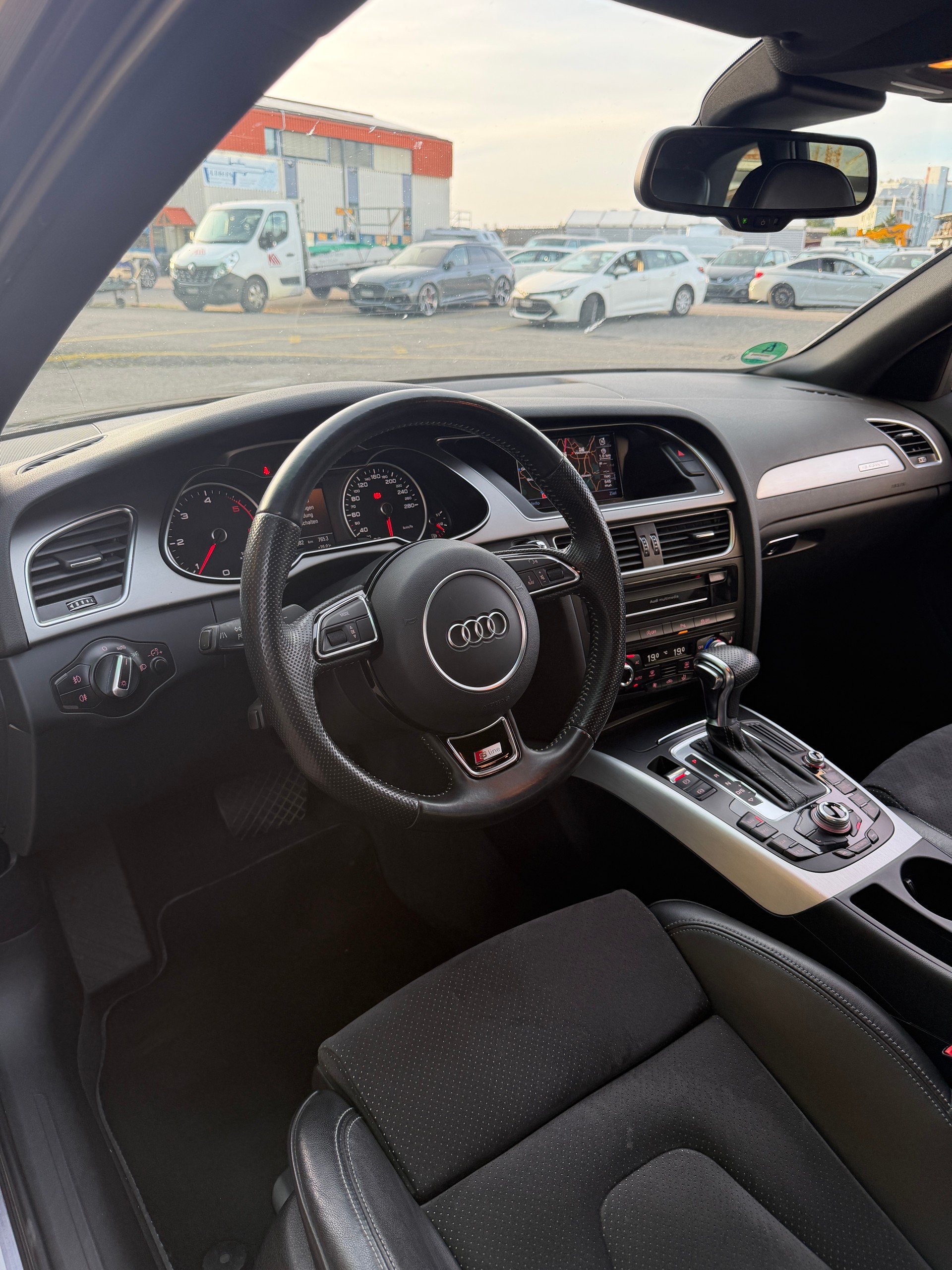 AUDI A4 Avant 2.0 TDI quattro S-tronic-image-10