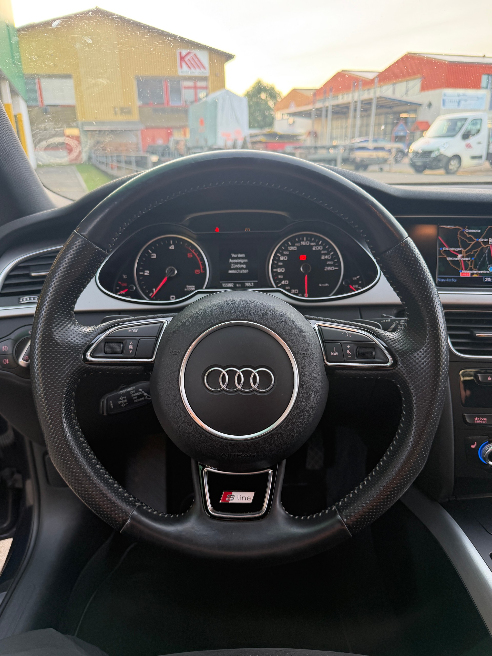 AUDI A4 Avant 2.0 TDI quattro S-tronic-image-12