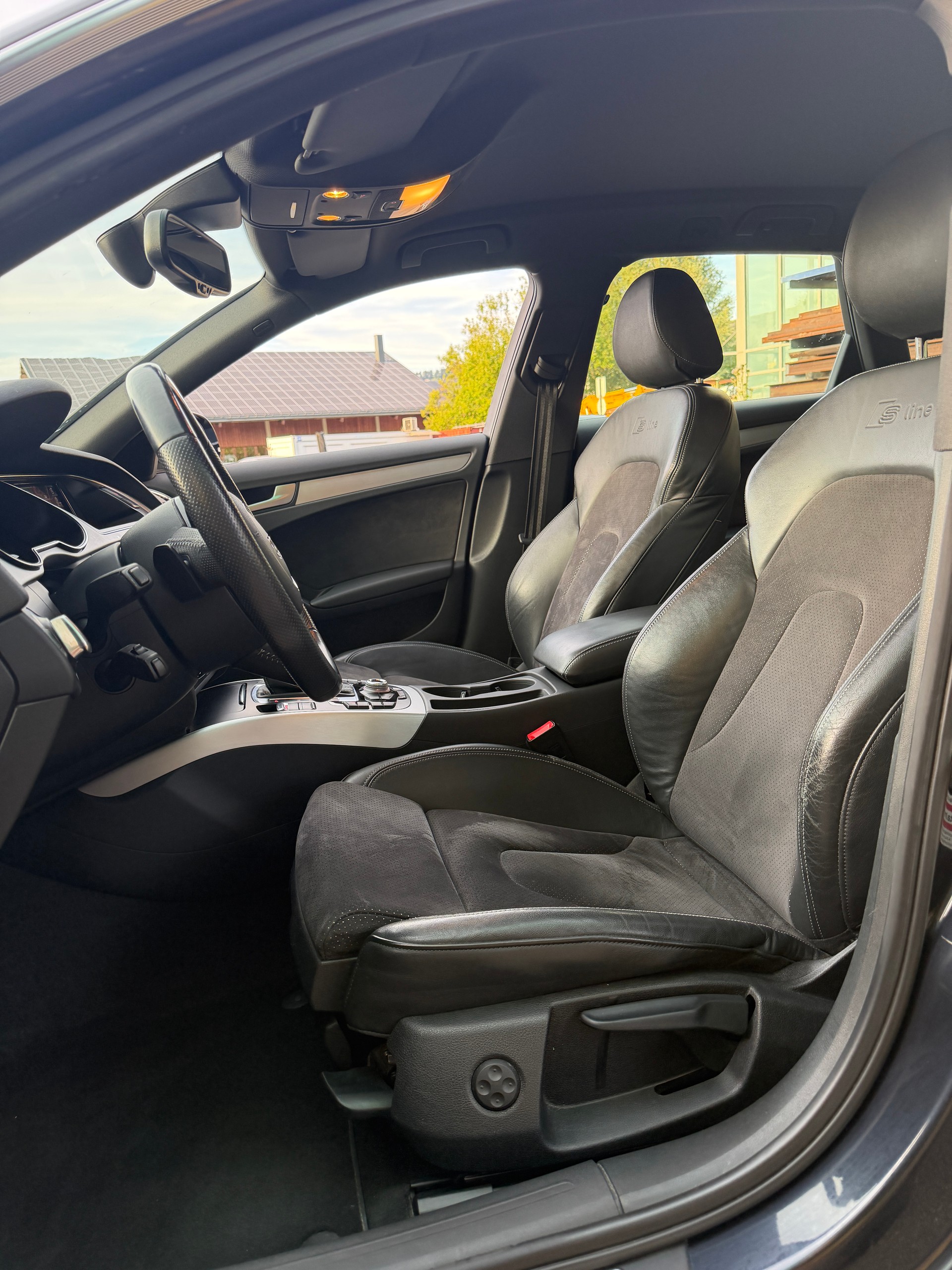AUDI A4 Avant 2.0 TDI quattro S-tronic-image-8