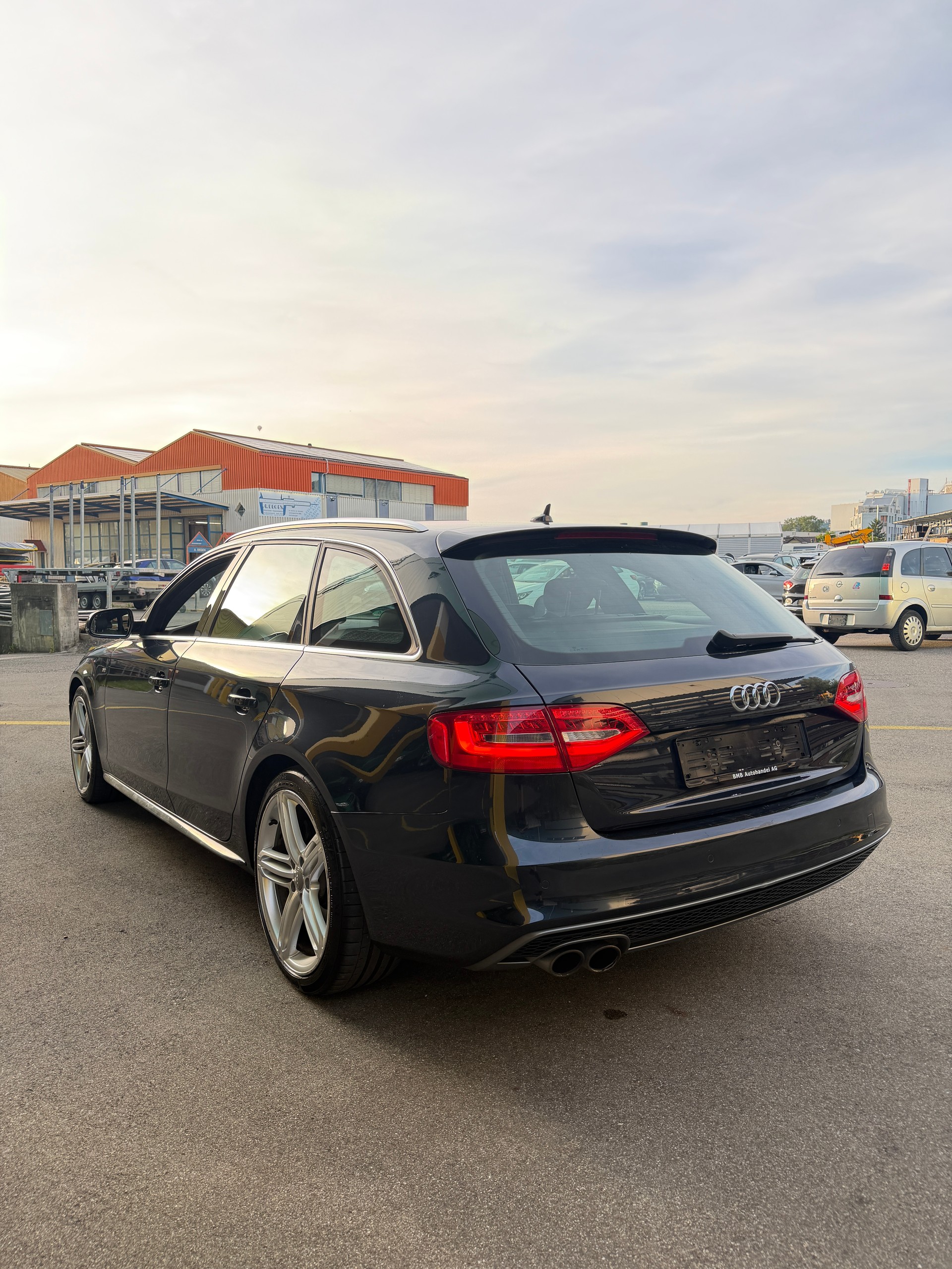 AUDI A4 Avant 2.0 TDI quattro S-tronic-image-4