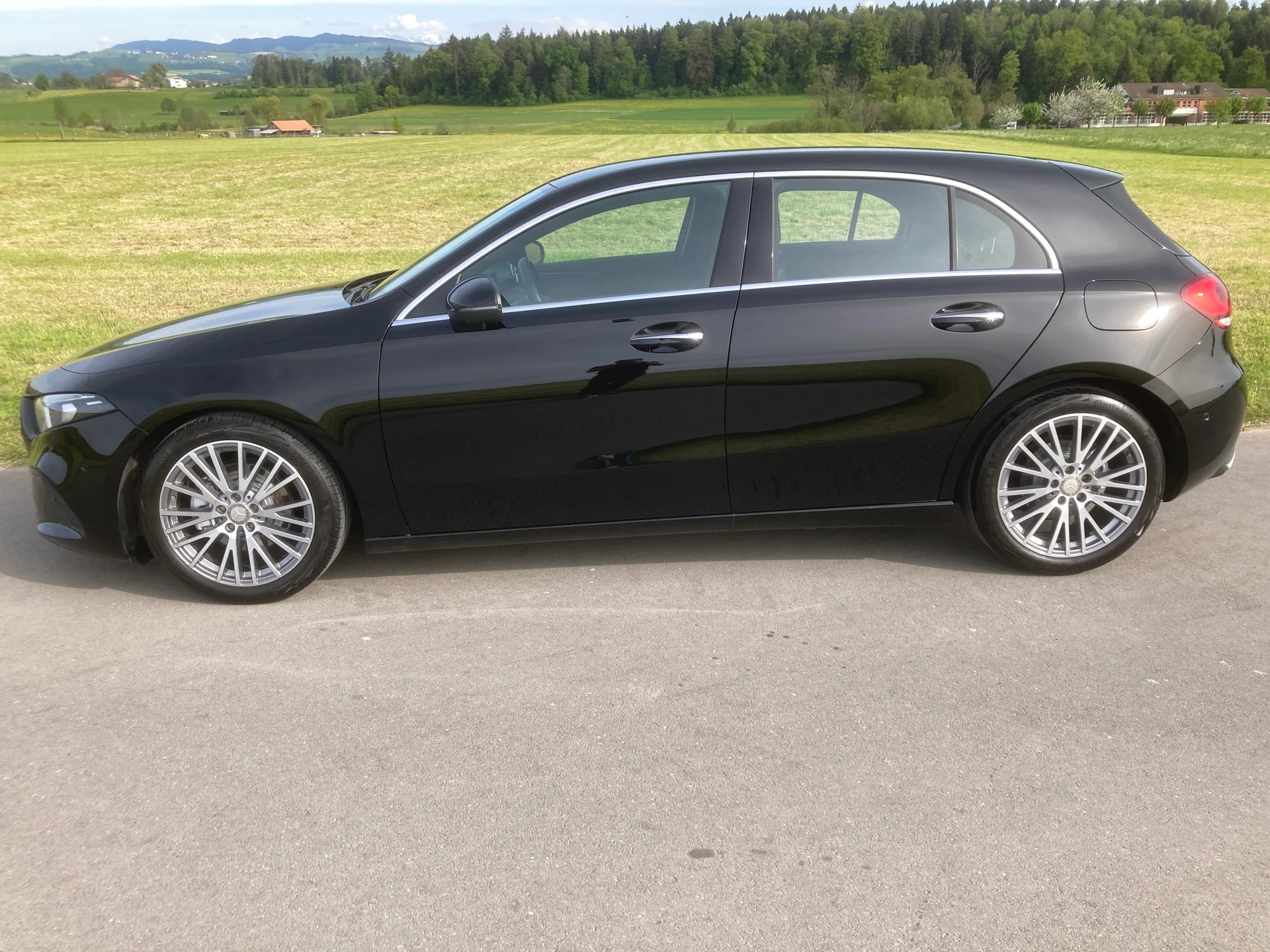 MERCEDES-BENZ A 200 d-image-4