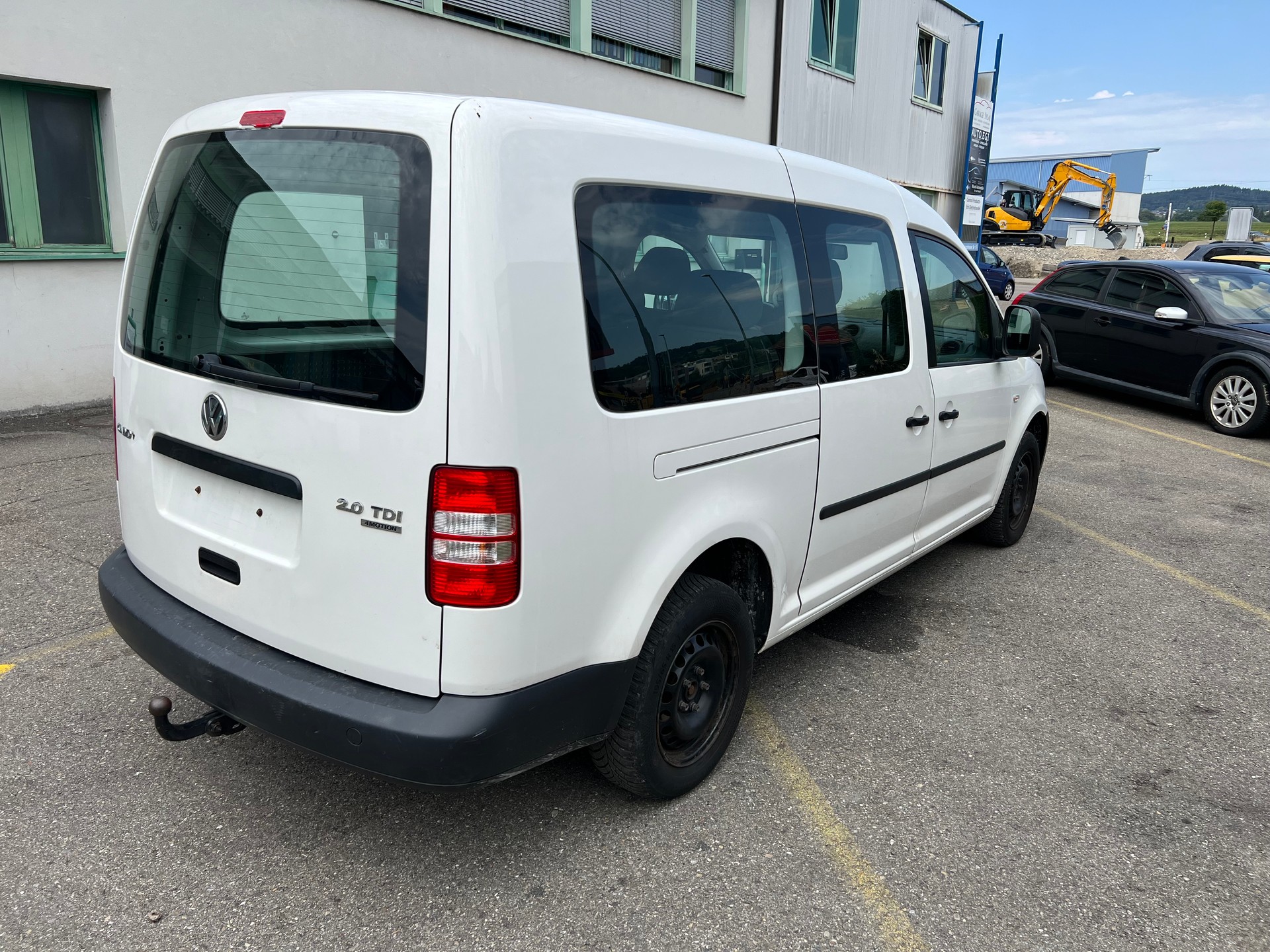VW Caddy Maxi 2.0 TDI 4Motion-image-3