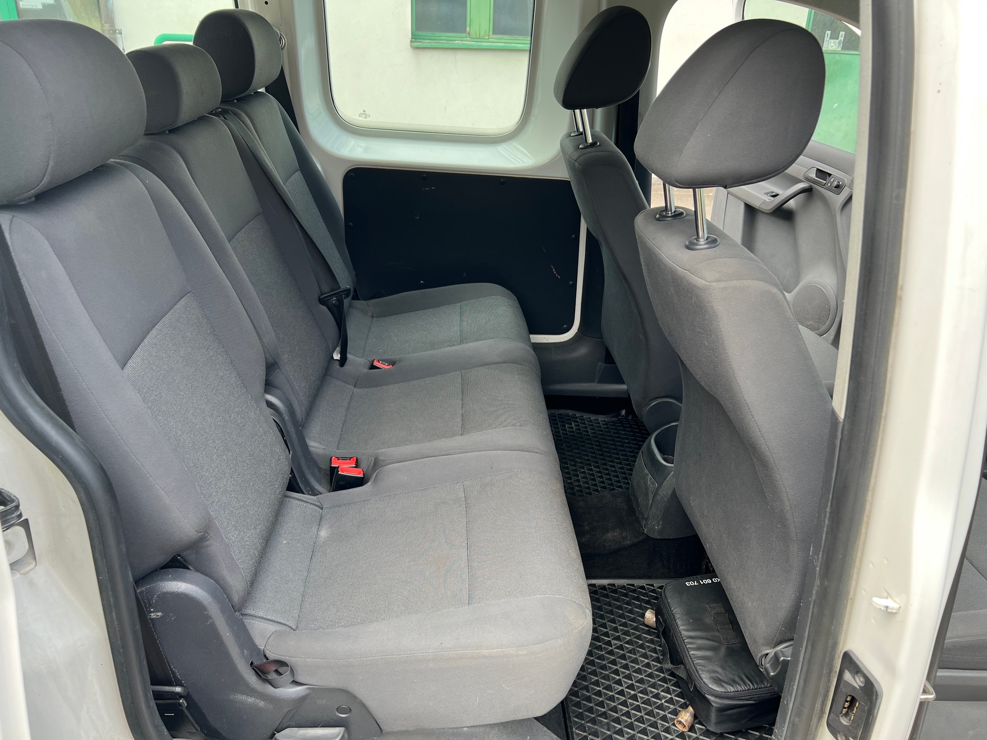 VW Caddy Maxi 2.0 TDI 4Motion-image-5