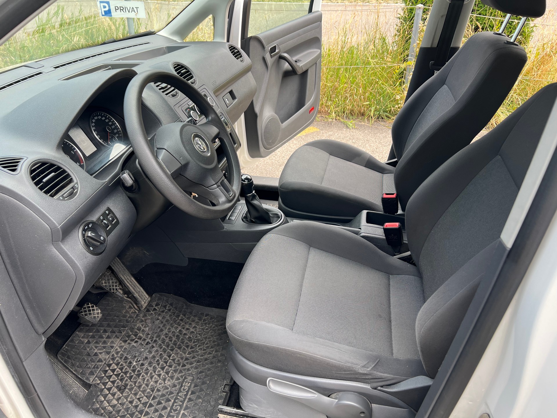 VW Caddy Maxi 2.0 TDI 4Motion-image-8