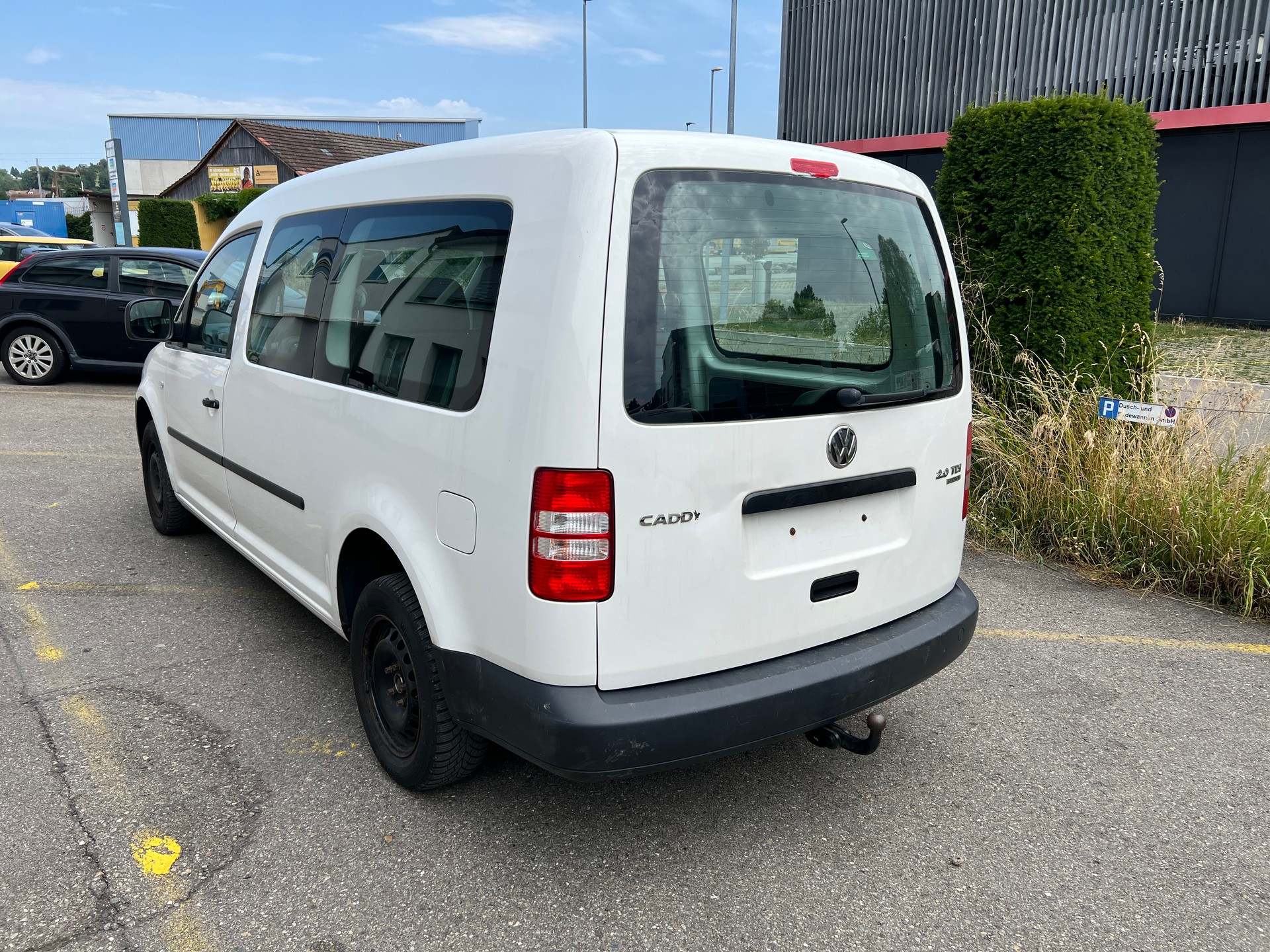 VW Caddy Maxi 2.0 TDI 4Motion-image-2