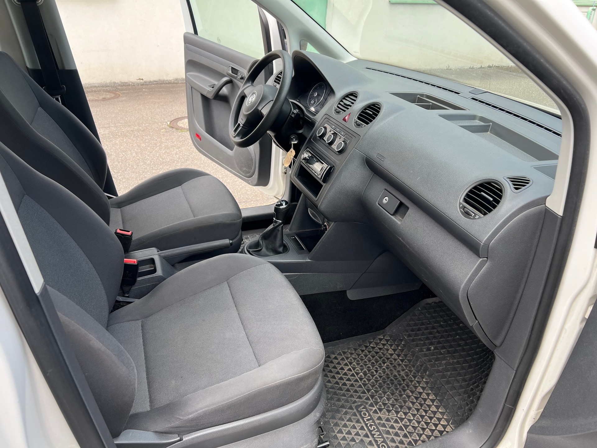 VW Caddy Maxi 2.0 TDI 4Motion-image-7