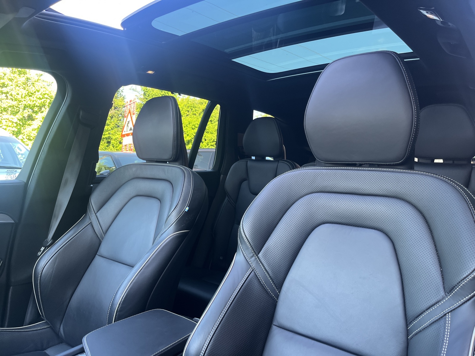 VOLVO XC90 T8 eAWD Ultim Dark-image-15