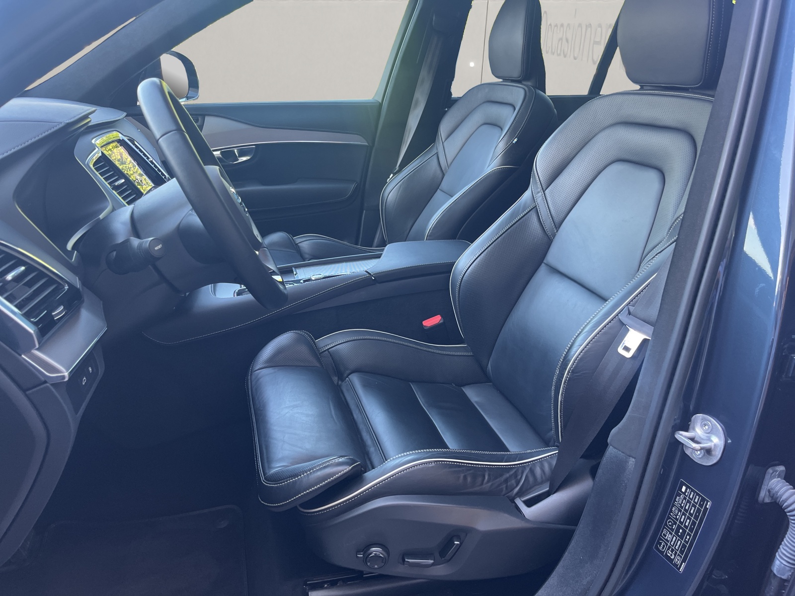 VOLVO XC90 T8 eAWD Ultim Dark-image-8