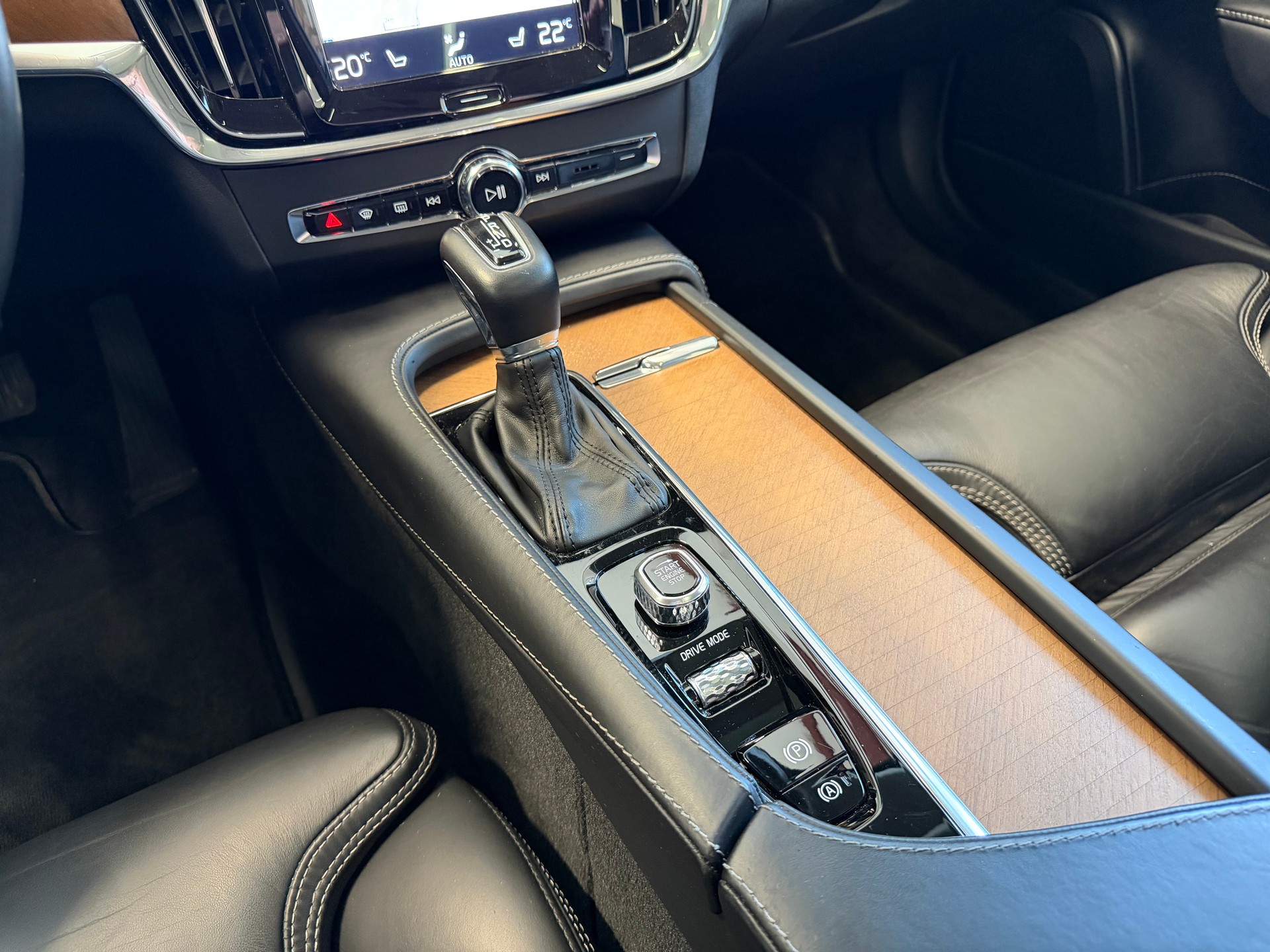 VOLVO V90 D5 AWD Inscription Geartronic Powerpulse-image-15