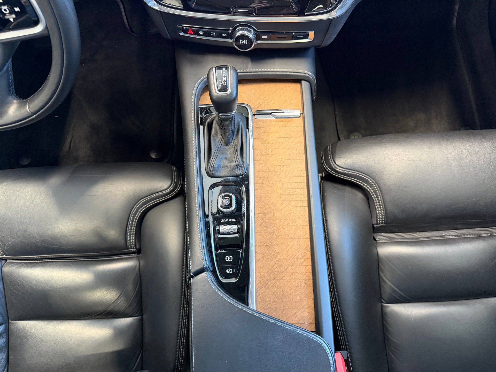 VOLVO V90 D5 AWD Inscription Geartronic Powerpulse-image-12