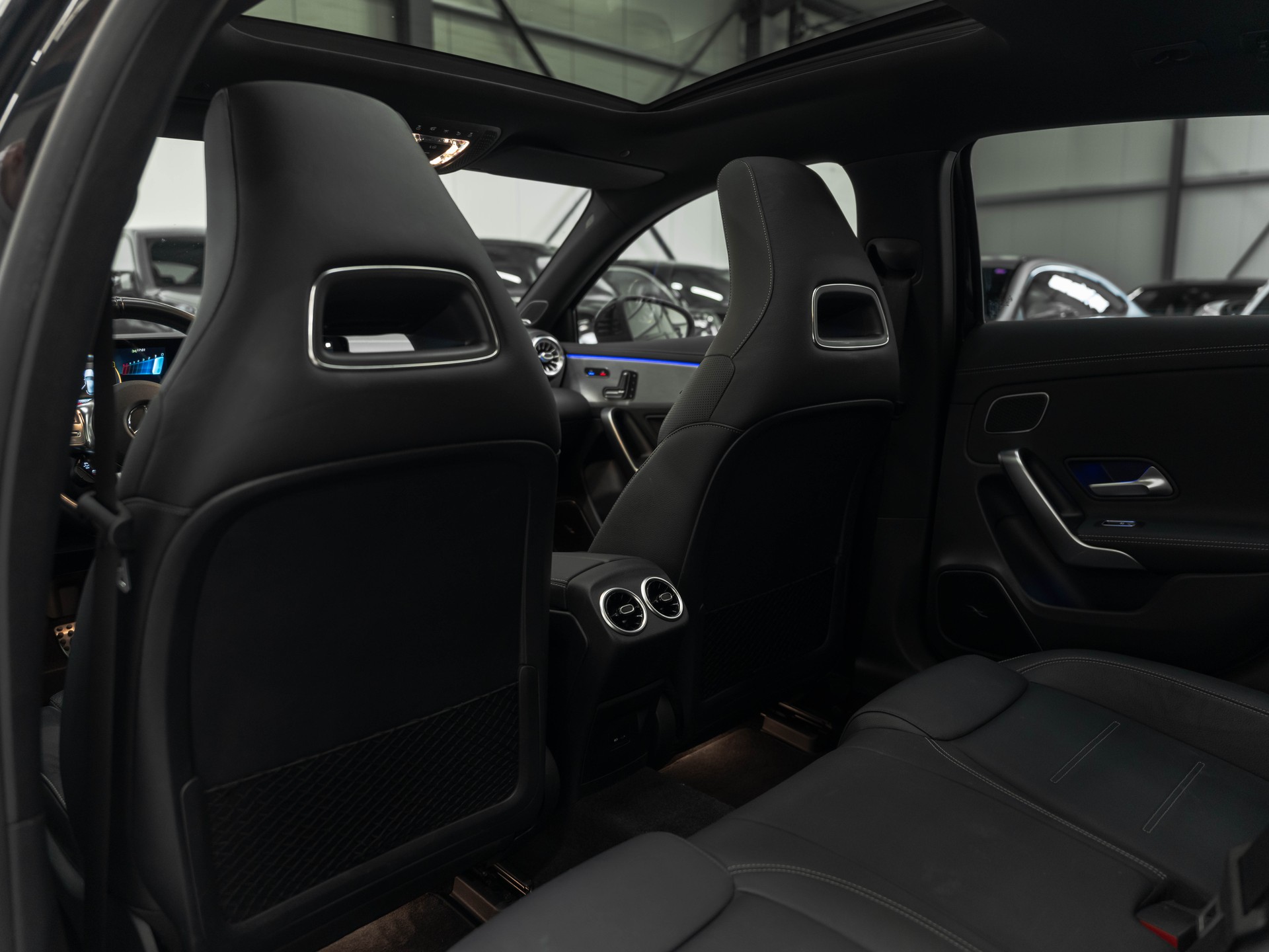 MERCEDES-BENZ A 45 S AMG 4Matic+ Speedshift-image-11
