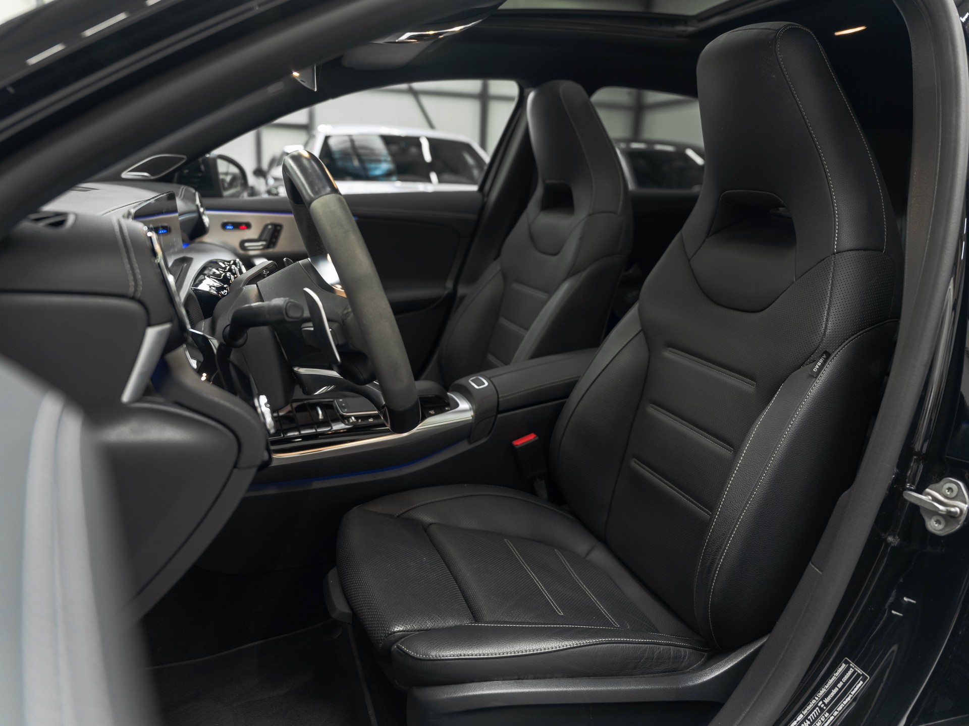MERCEDES-BENZ A 45 S AMG 4Matic+ Speedshift-image-9