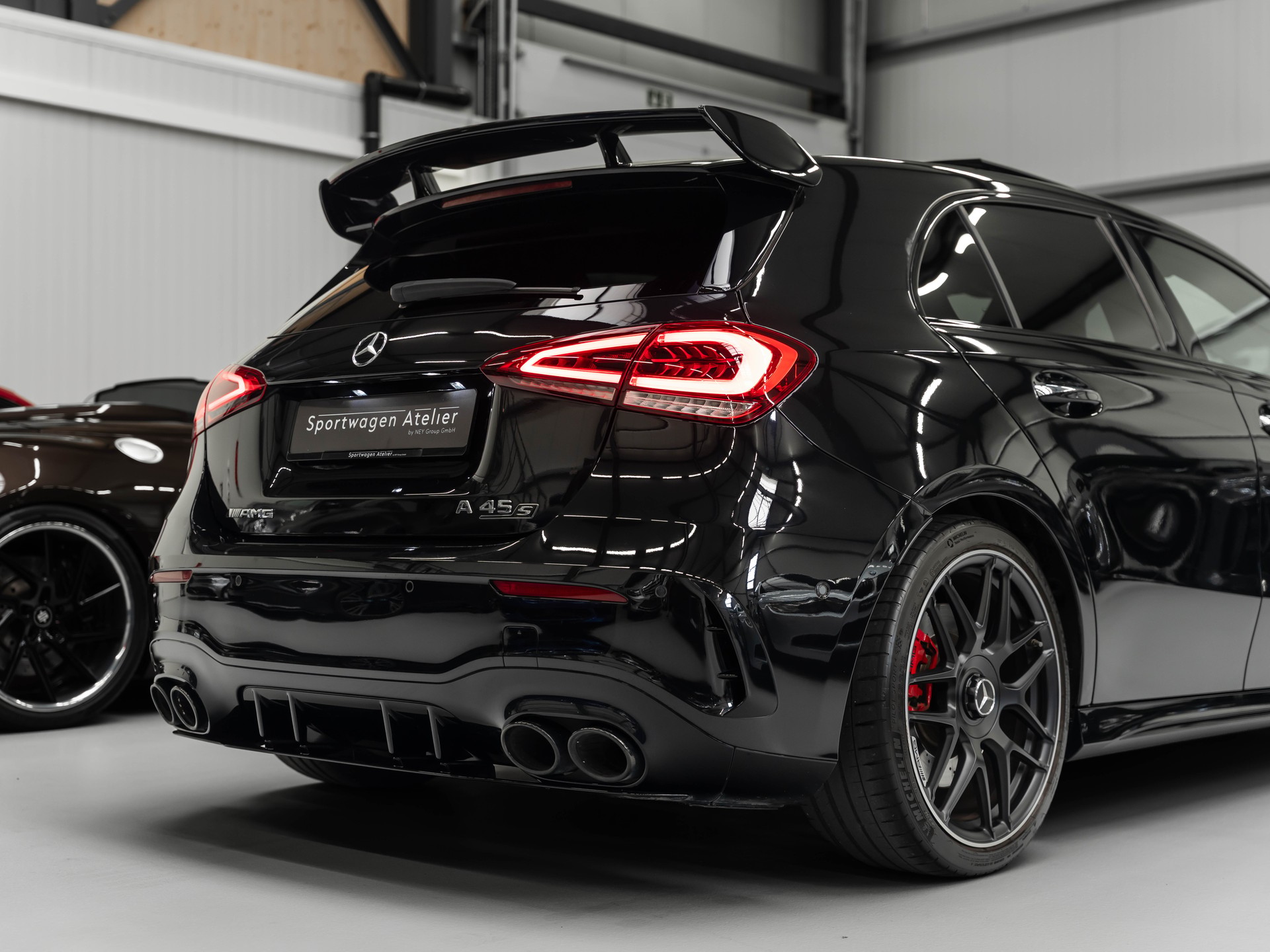 MERCEDES-BENZ A 45 S AMG 4Matic+ Speedshift-image-17