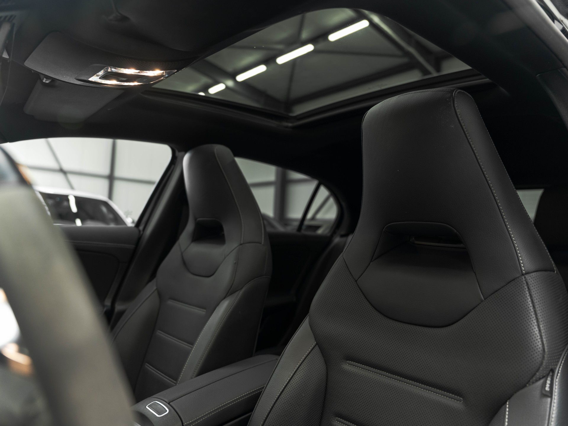 MERCEDES-BENZ A 45 S AMG 4Matic+ Speedshift-image-10