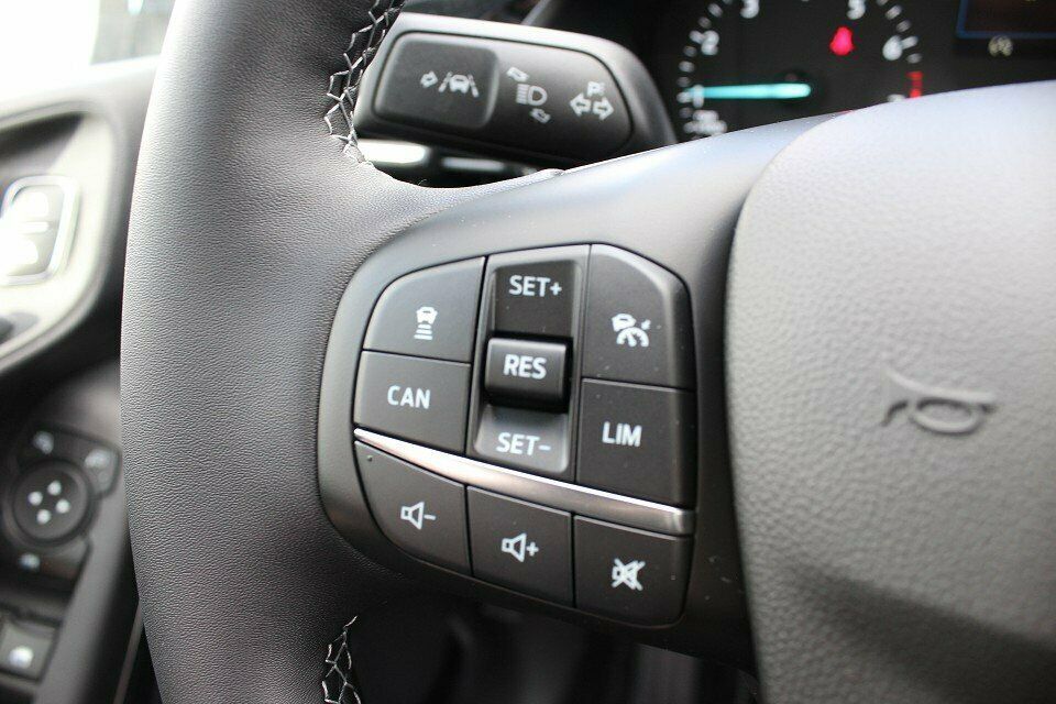 FORD 1.0 EcoB Hybrid Titanium-image-4