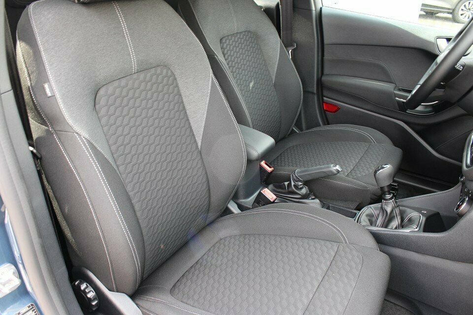 FORD 1.0 EcoB Hybrid Titanium-image-1