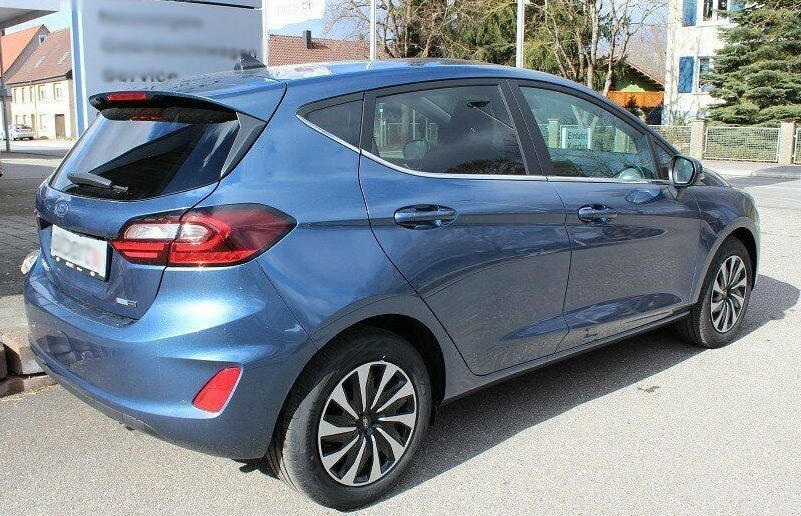 FORD 1.0 EcoB Hybrid Titanium-image-2