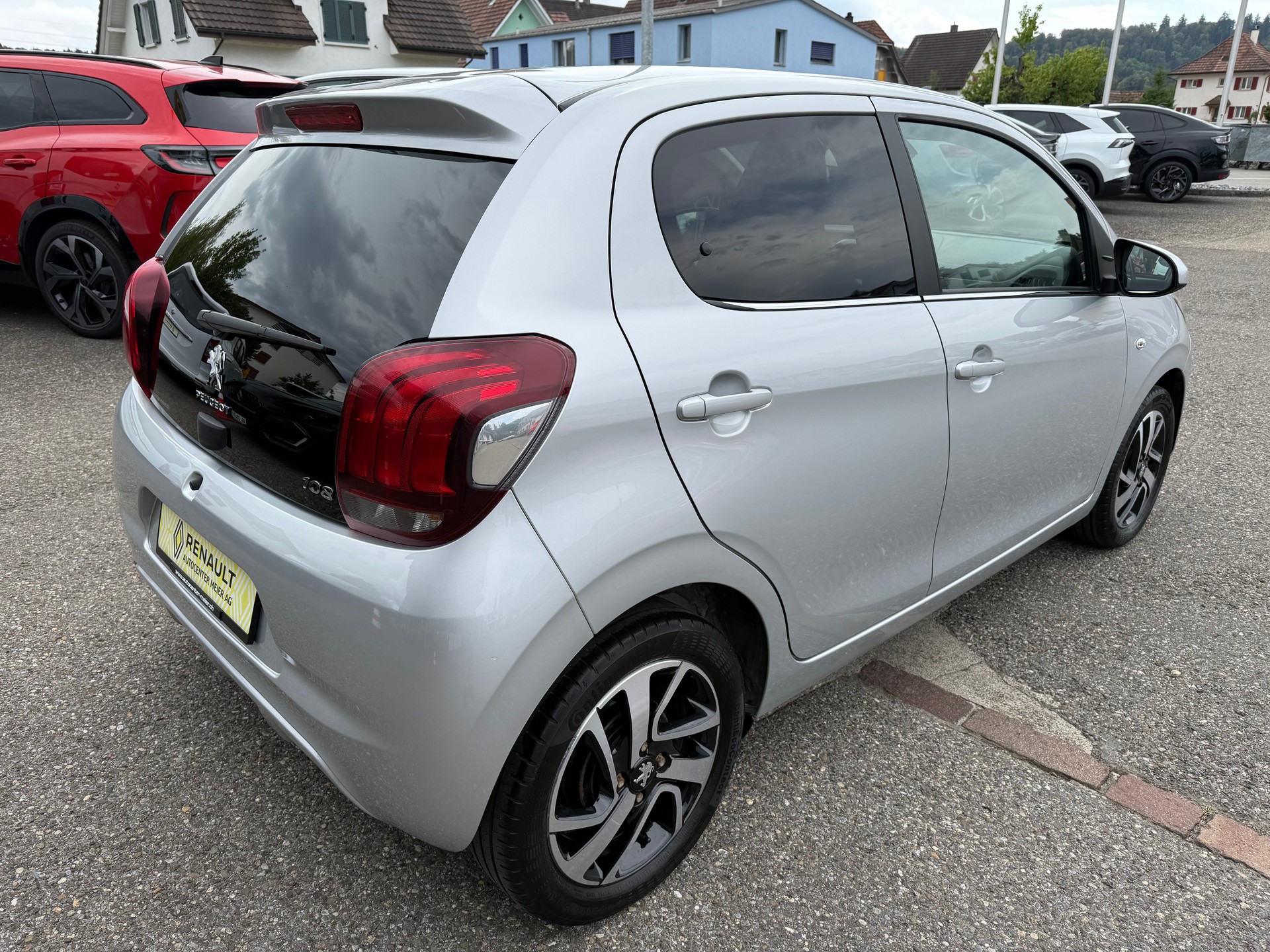 PEUGEOT 108 e-1.0 VTi Stop&Start Allure-image-5