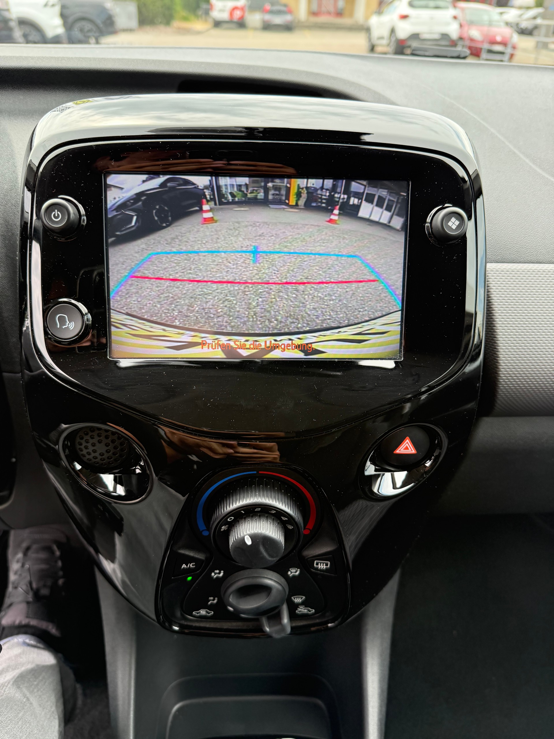 PEUGEOT 108 e-1.0 VTi Stop&Start Allure-image-13