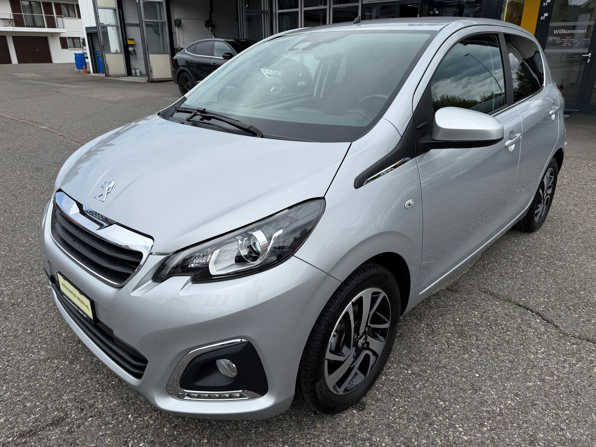 PEUGEOT 108 e-1.0 VTi Stop&Start Allure-showroom-element-1