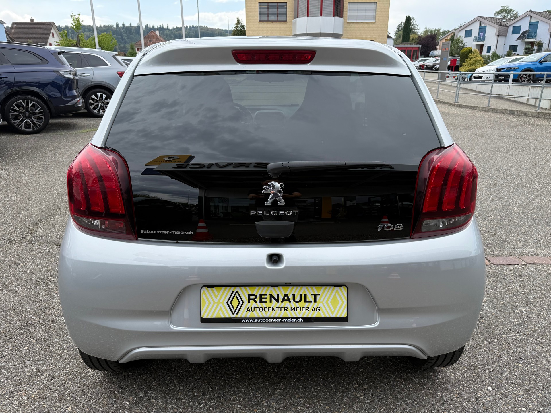 PEUGEOT 108 e-1.0 VTi Stop&Start Allure-image-4
