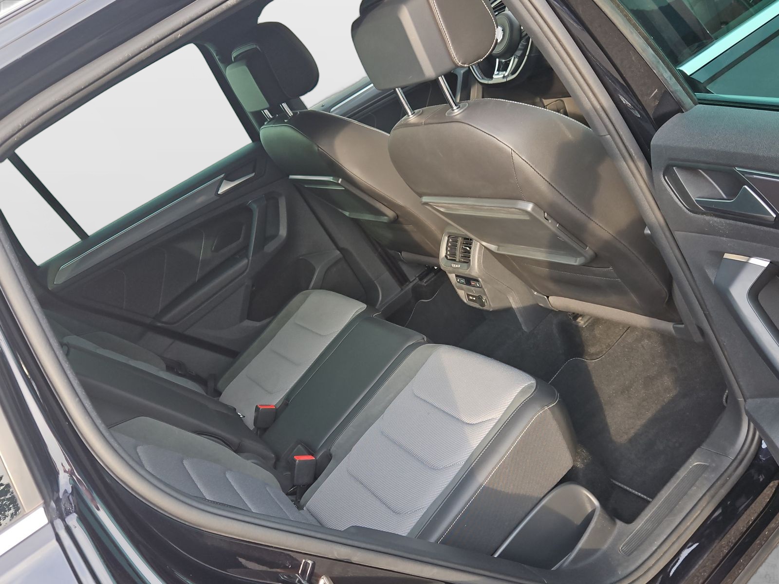 VW Tiguan 2.0 TDI SCR Highline DSG-image-12