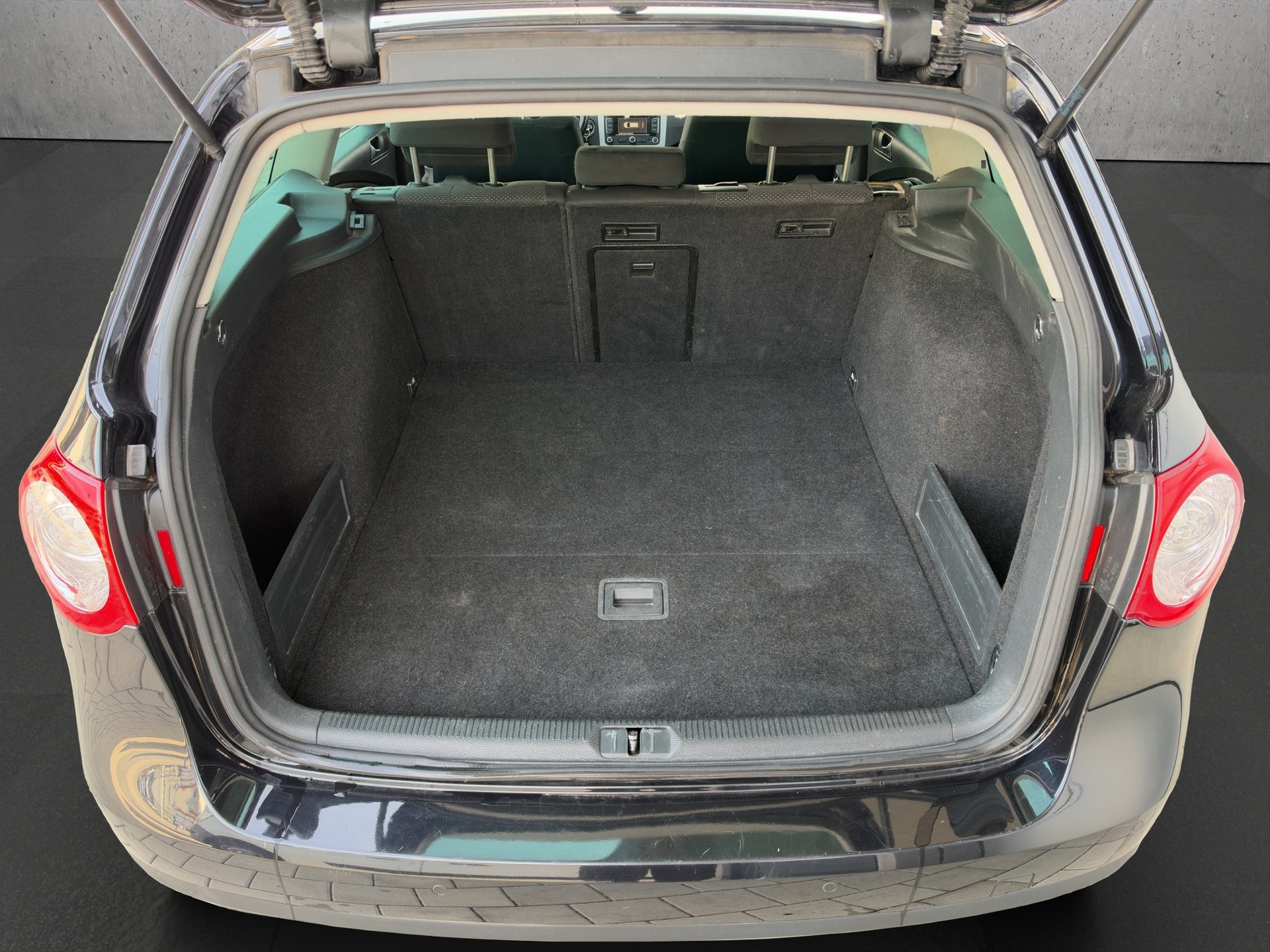 VW Passat Variant 1.4 TSI BlueMotion Value-image-15