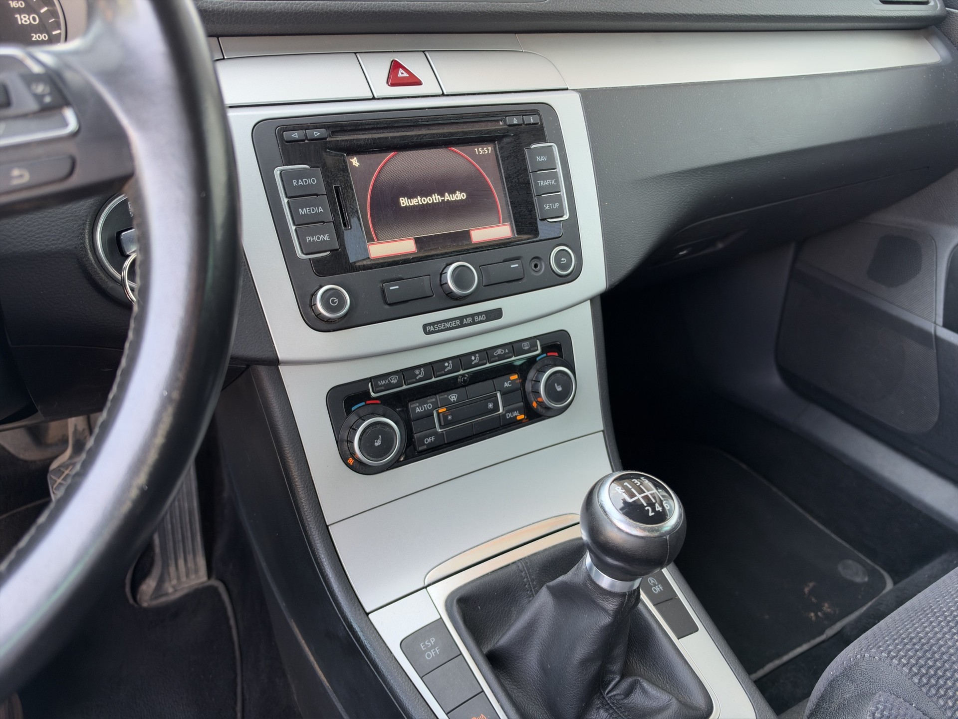 VW Passat Variant 1.4 TSI BlueMotion Value-image-14