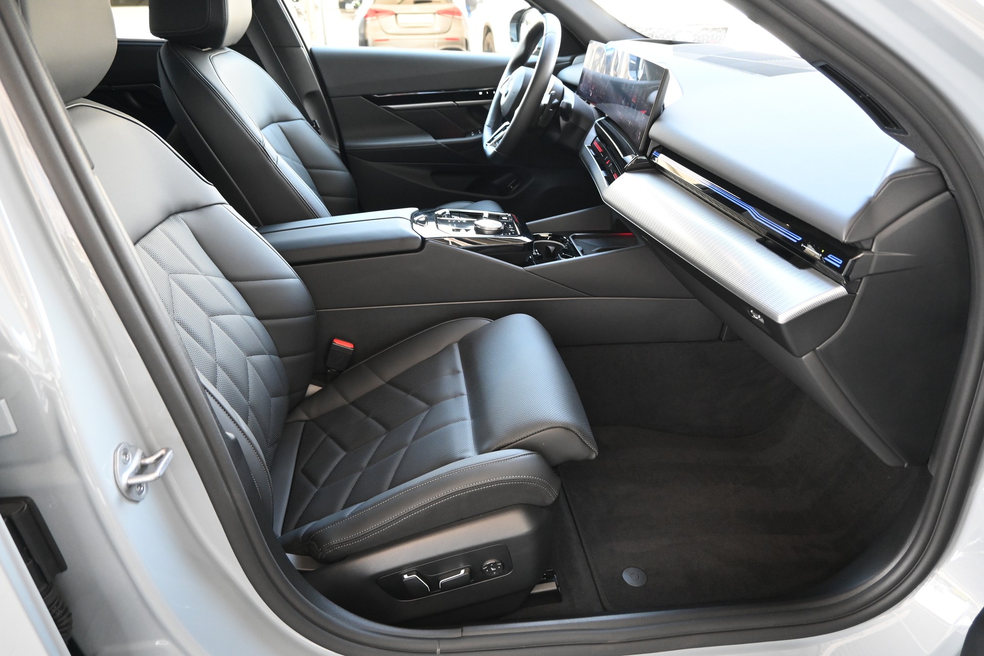 BMW 540d xDrive 48V M Sport Steptronic-image-10