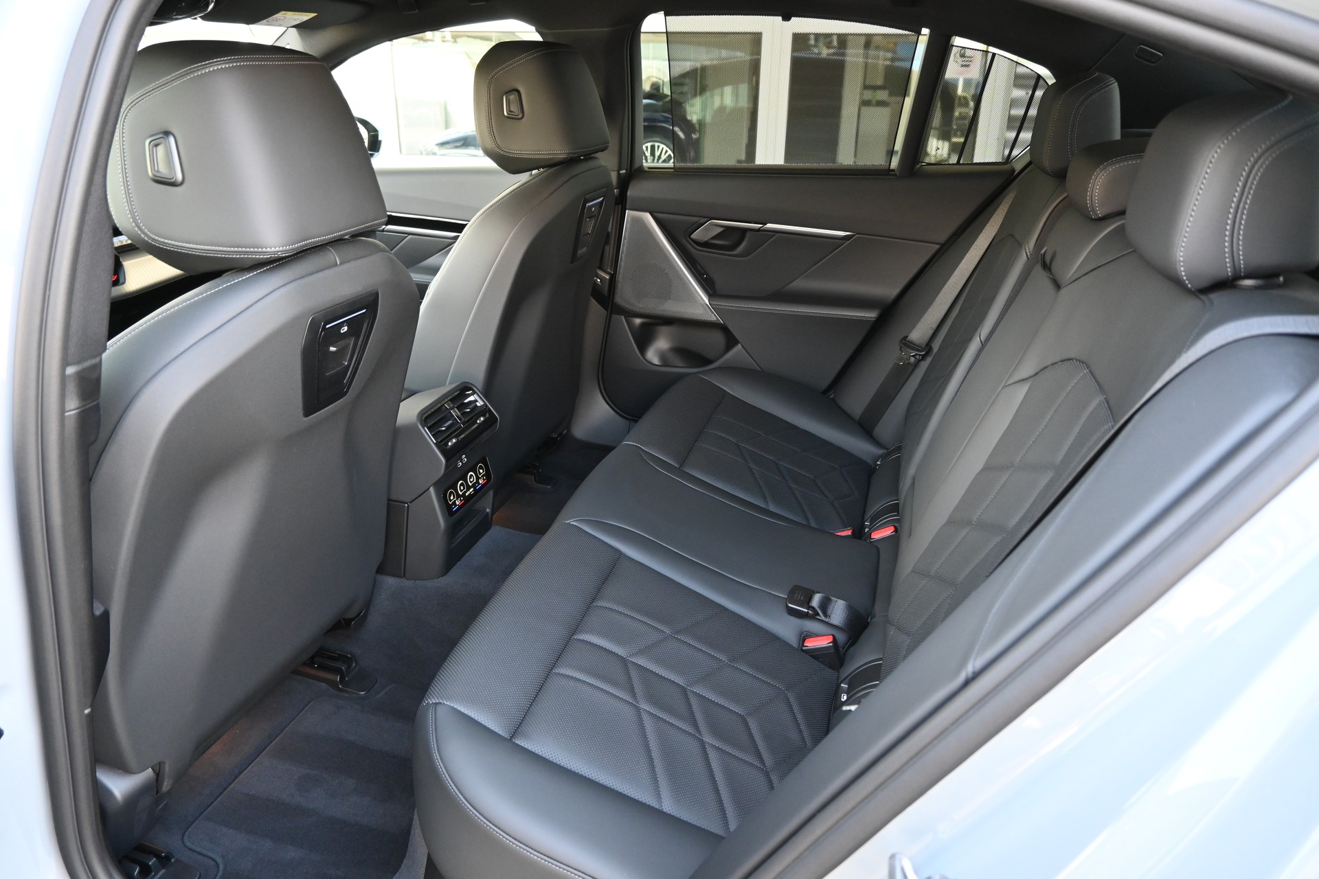 BMW 540d xDrive 48V M Sport Steptronic-image-11