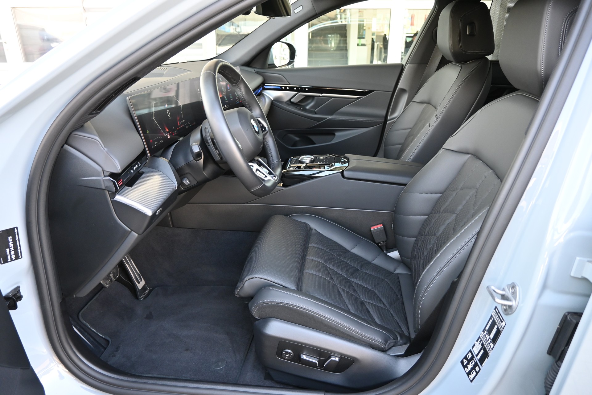 BMW 540d xDrive 48V M Sport Steptronic-image-8