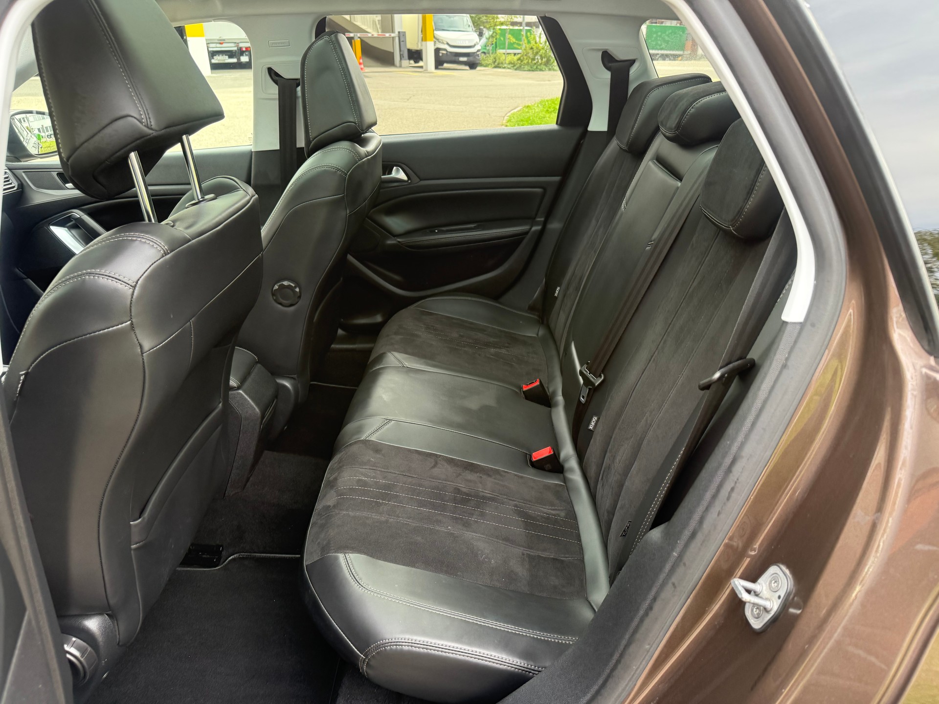 PEUGEOT 308 SW 2.0 BlueHDI Féline-image-9