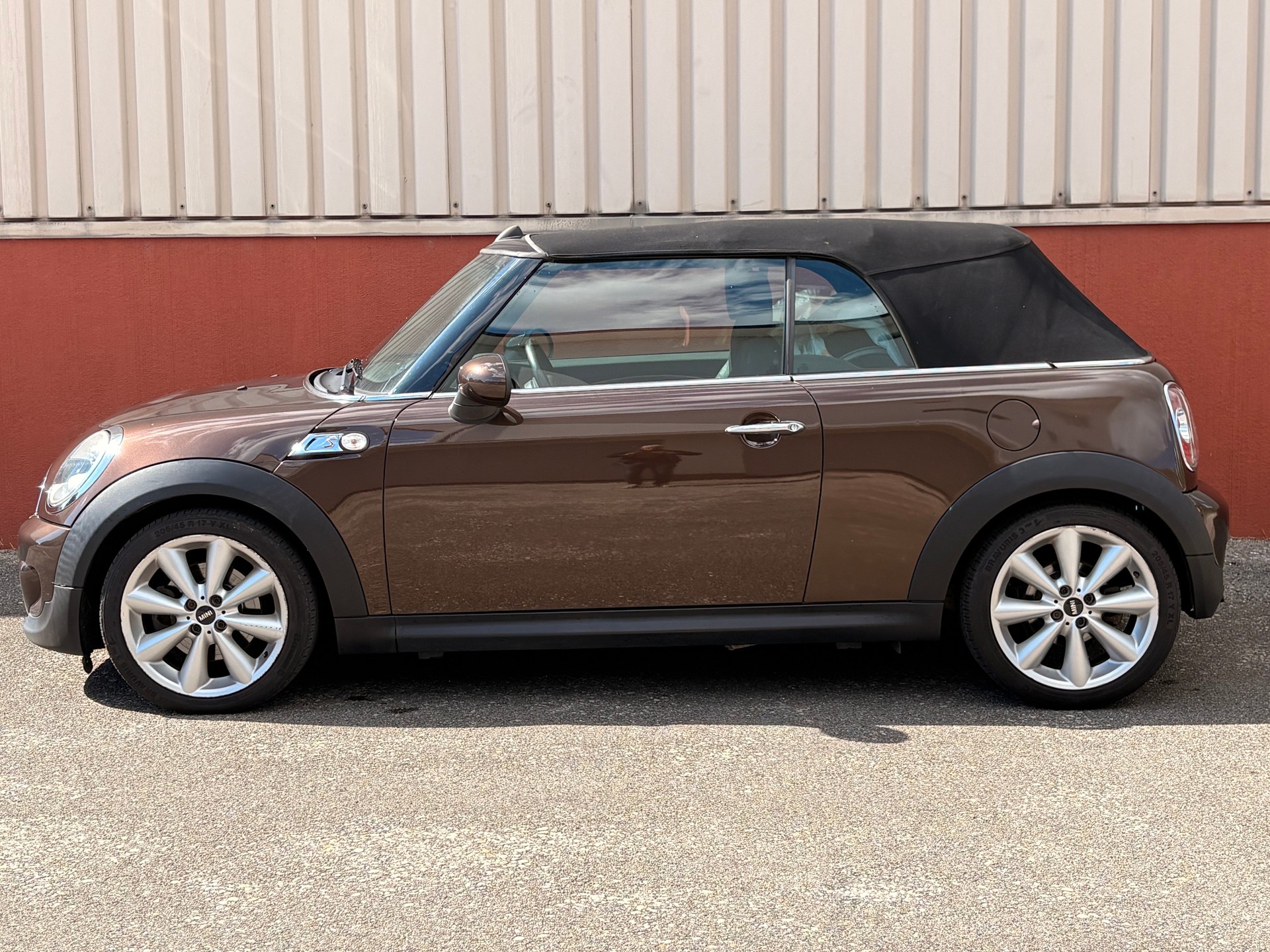 MINI Cooper S Cabriolet-image-2