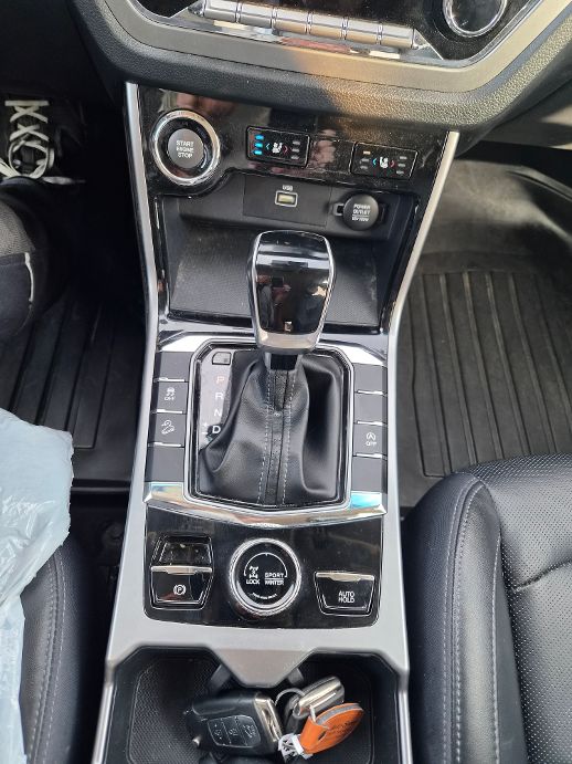 KGM-SsangYong Korando 1.5 T GDI Sapphire 4WD Automat-image-4
