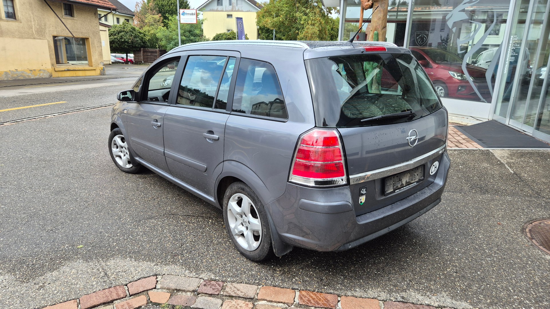 OPEL Zafira 2.2i Automat-image-1