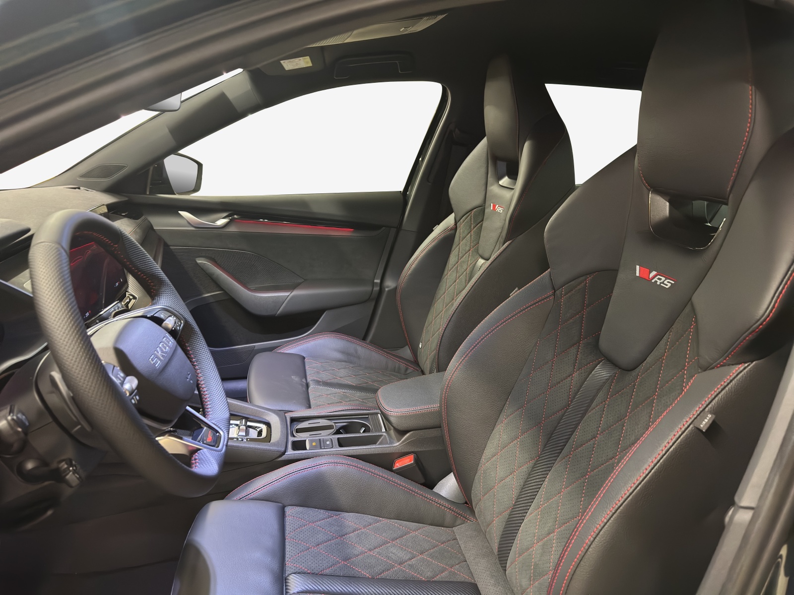 SKODA Octavia Combi 2.0 TSI DSG RS 30 Years Edition-image-7