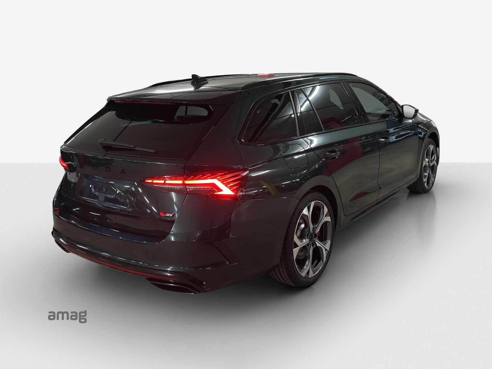 SKODA Octavia Combi 2.0 TSI DSG RS 30 Years Edition-image-4