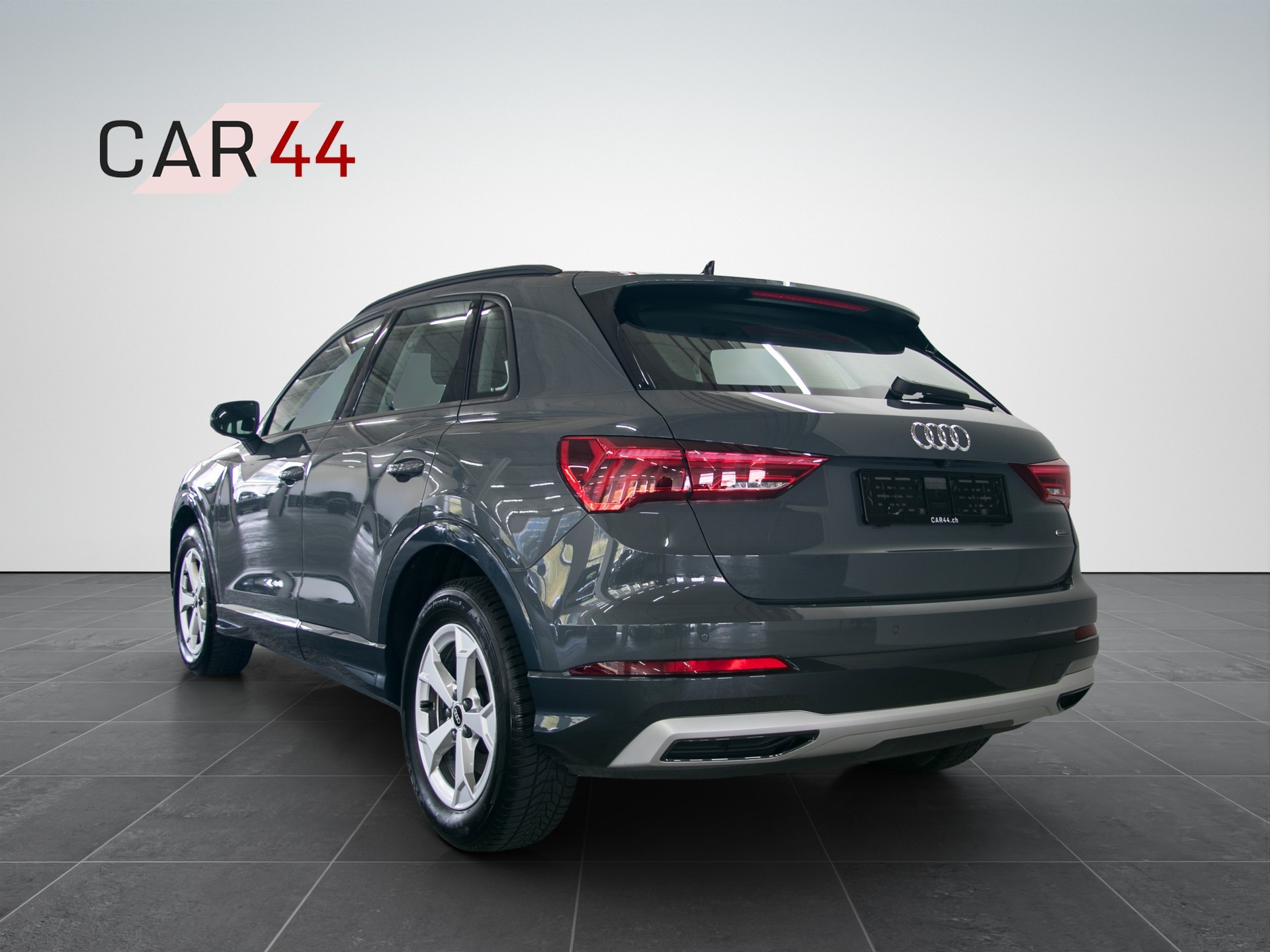 AUDI Q3 40 TFSI advanced quattro S-tronic-showroom-element-2
