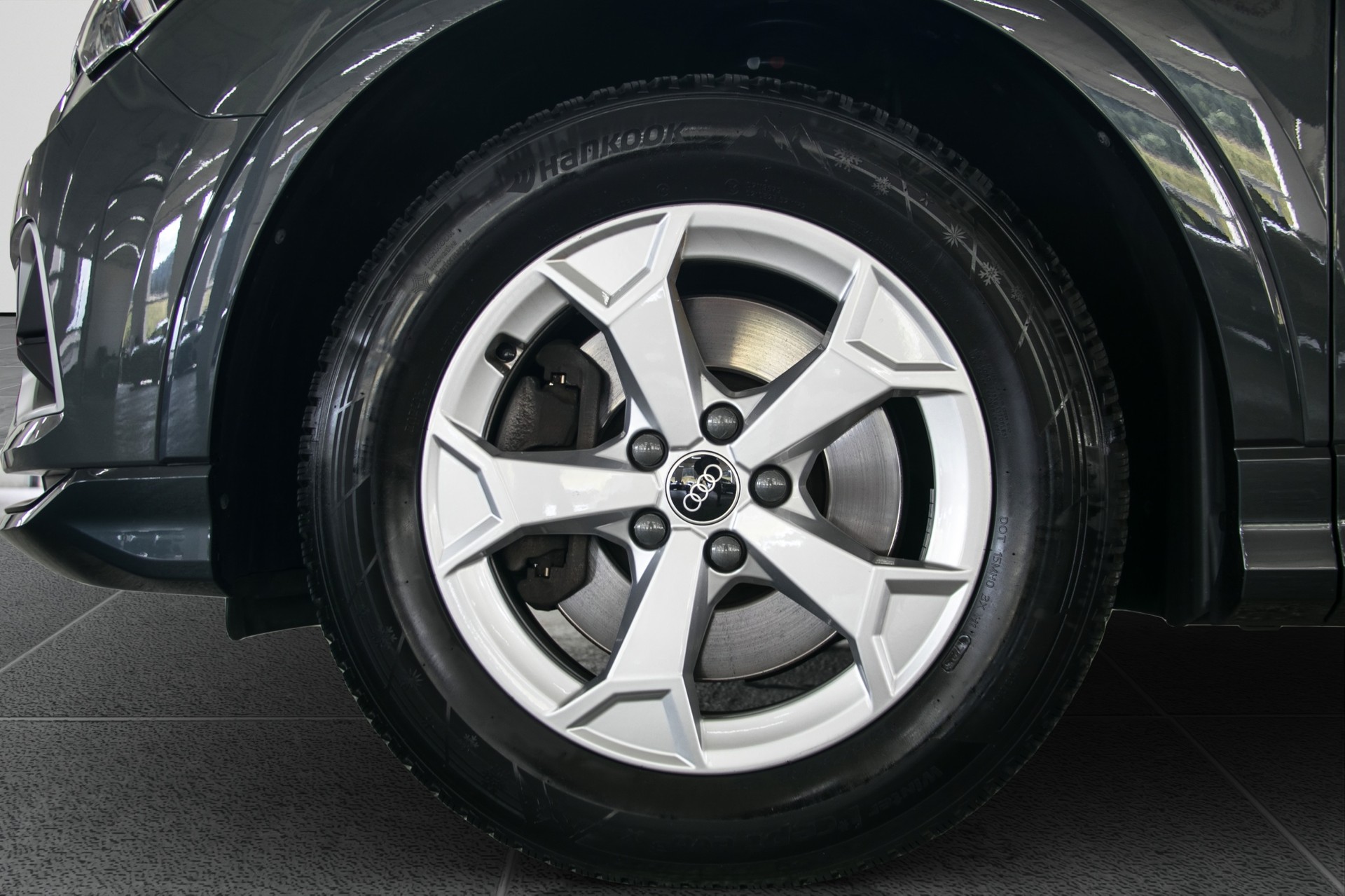 AUDI Q3 40 TFSI advanced quattro S-tronic-image-13