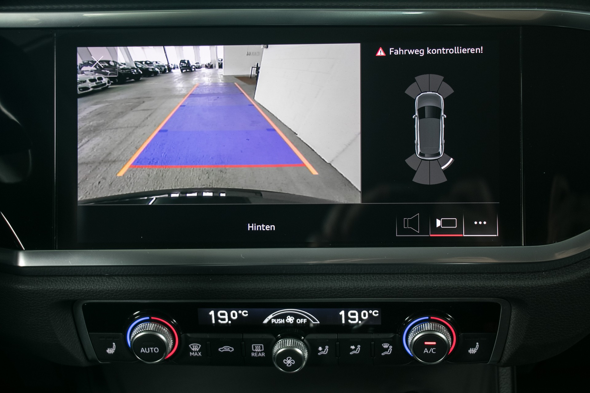 AUDI Q3 40 TFSI advanced quattro S-tronic-image-7