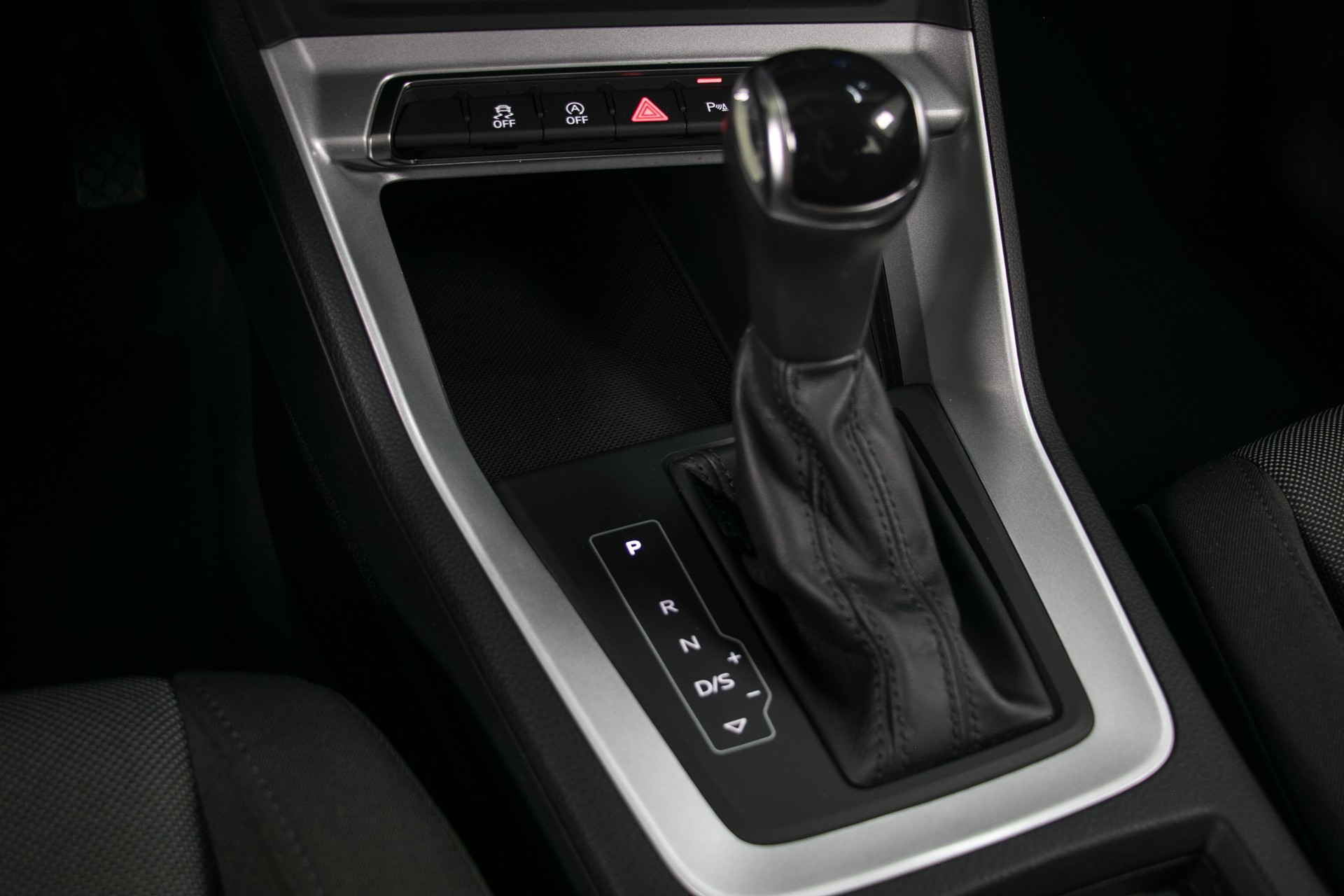 AUDI Q3 40 TFSI advanced quattro S-tronic-image-8