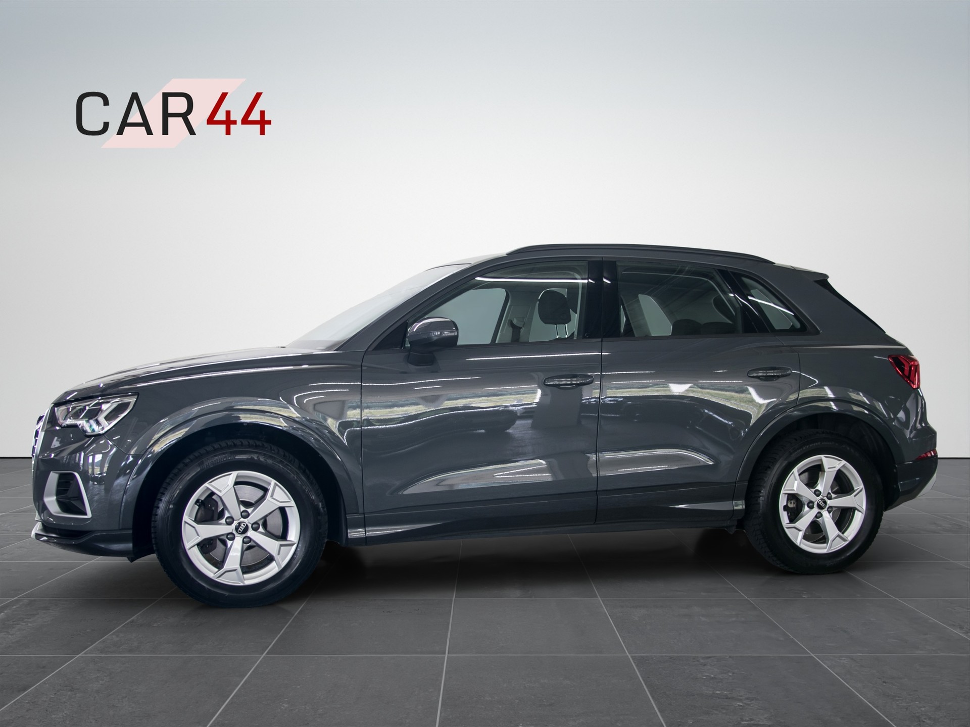 AUDI Q3 40 TFSI advanced quattro S-tronic-showroom-element-1