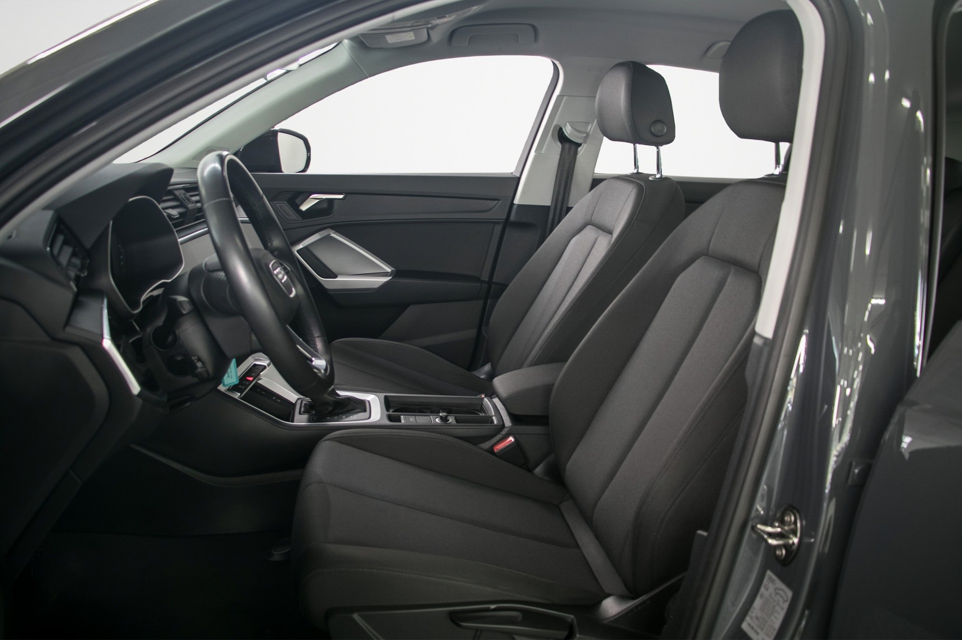 AUDI Q3 40 TFSI advanced quattro S-tronic-image-9