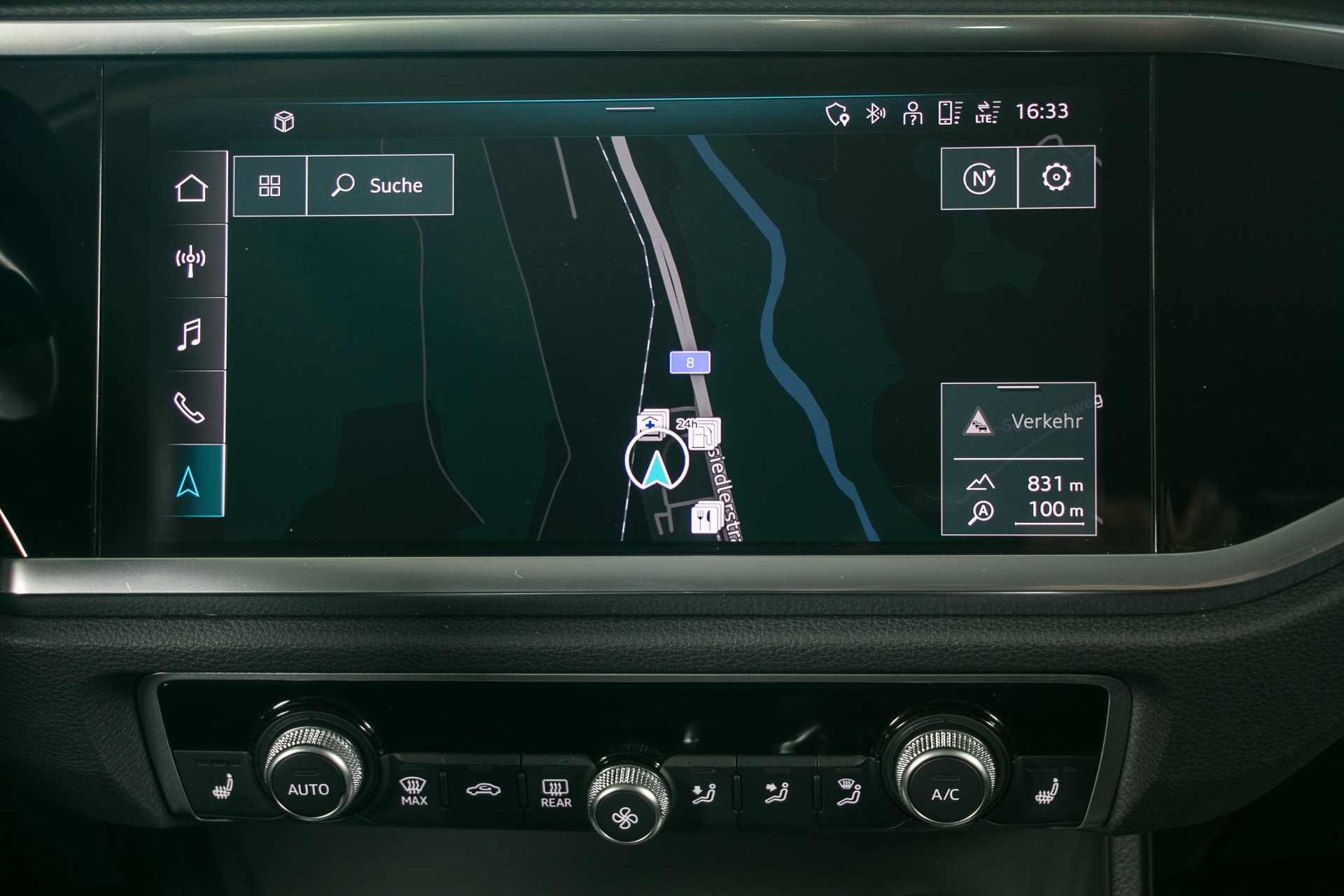 AUDI Q3 40 TFSI advanced quattro S-tronic-image-5