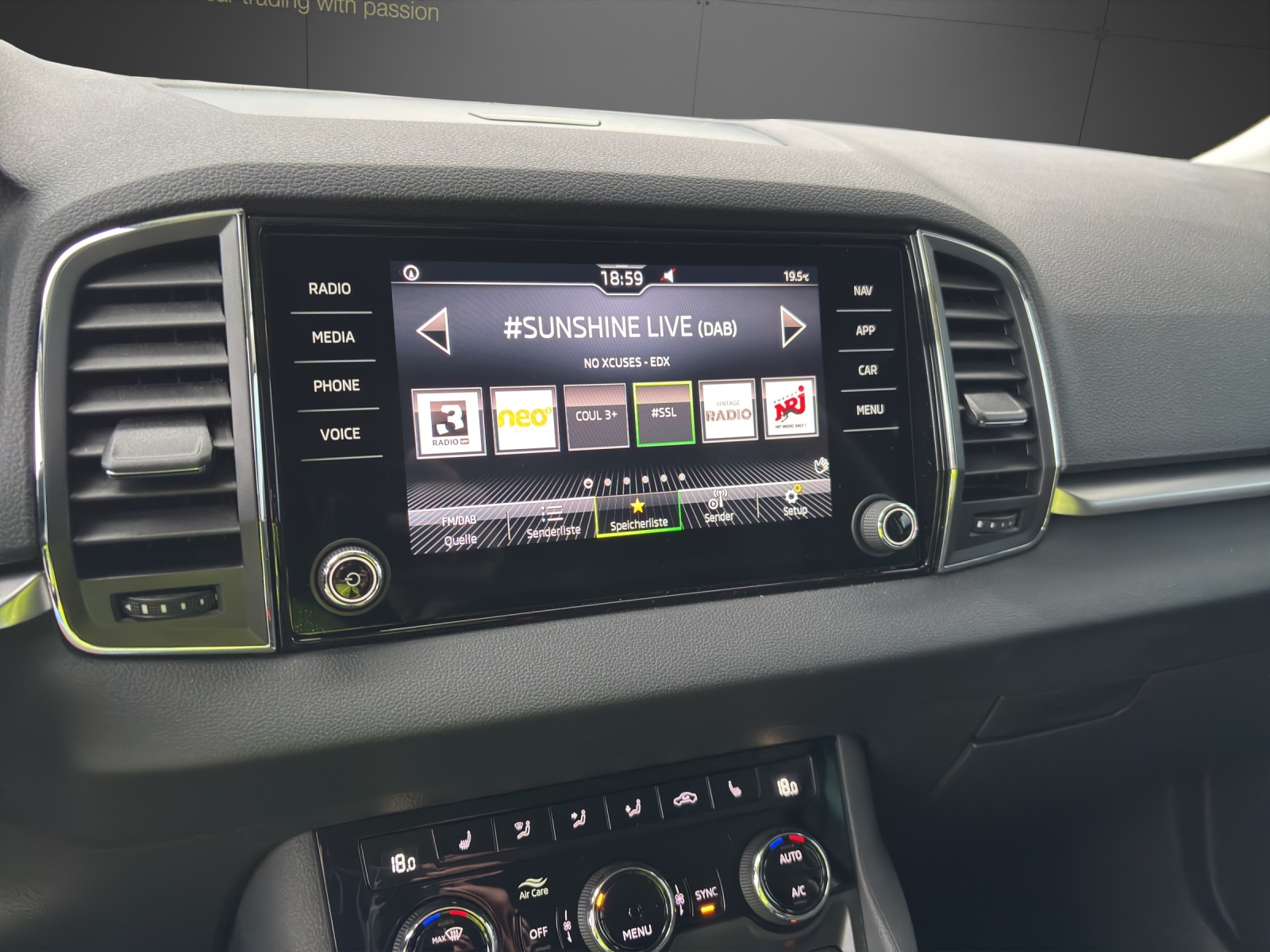SKODA Karoq 2.0 TDI CR Ambition 4x4 DSG-image-8