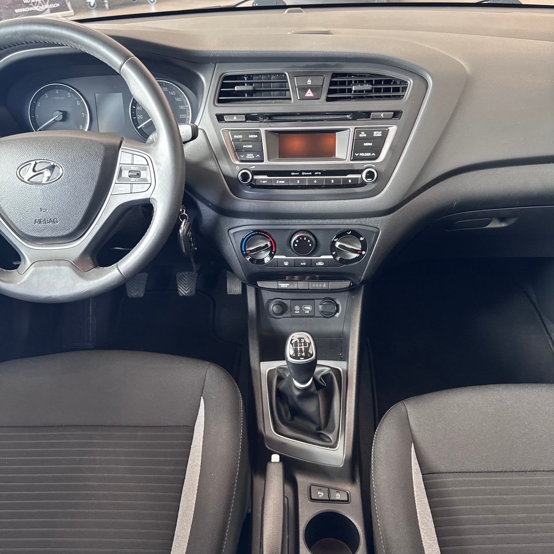 HYUNDAI i20 1.0 T-GDi Amplia-image-10