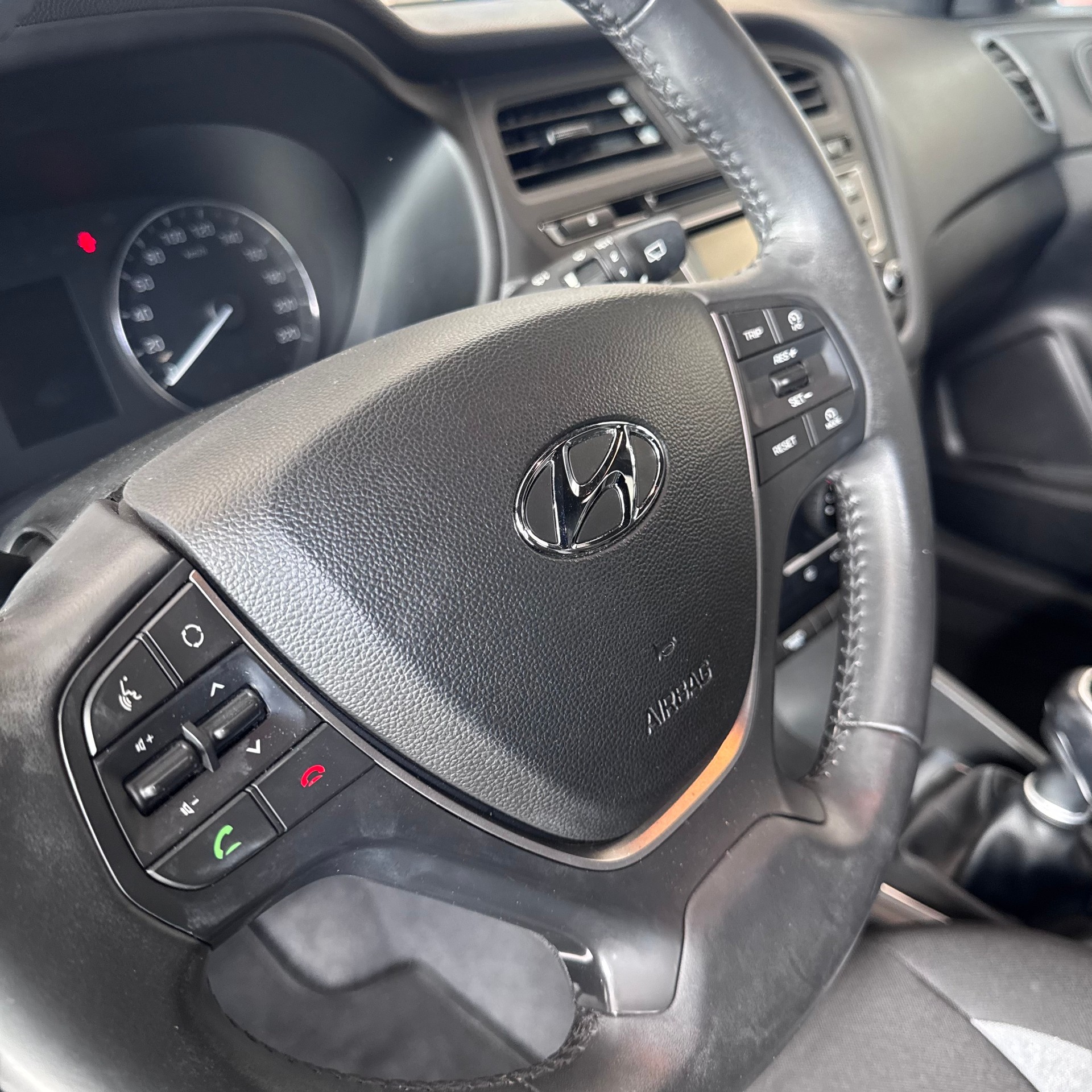HYUNDAI i20 1.0 T-GDi Amplia-image-14