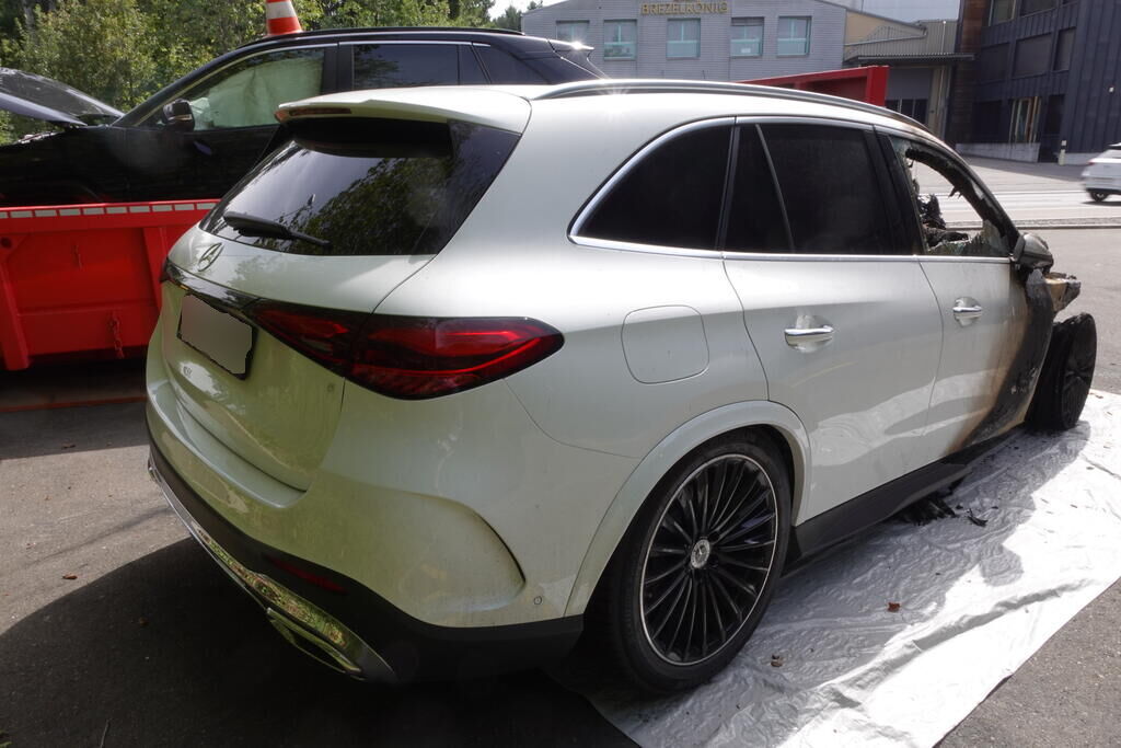 MERCEDES-BENZ GLC 300 4Matic AMG Line 9G-Tronic-image-1