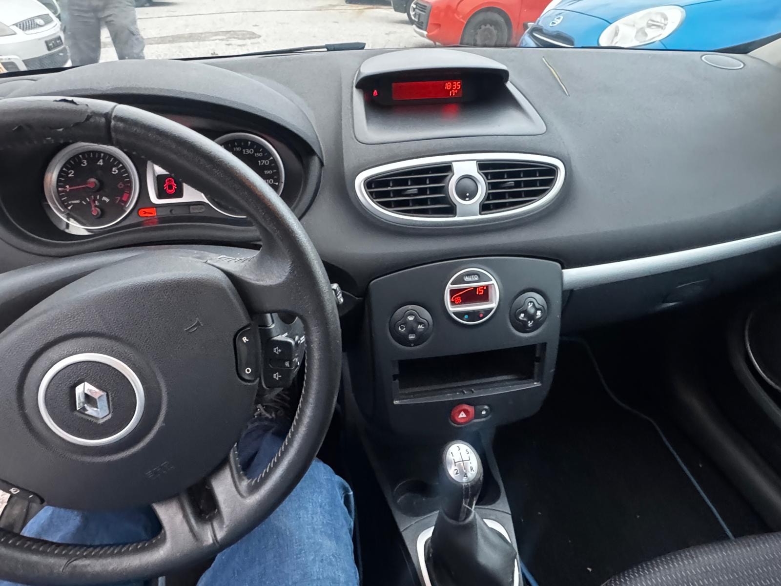 RENAULT Clio 1.2 16V Turbo Dynamique-image-10